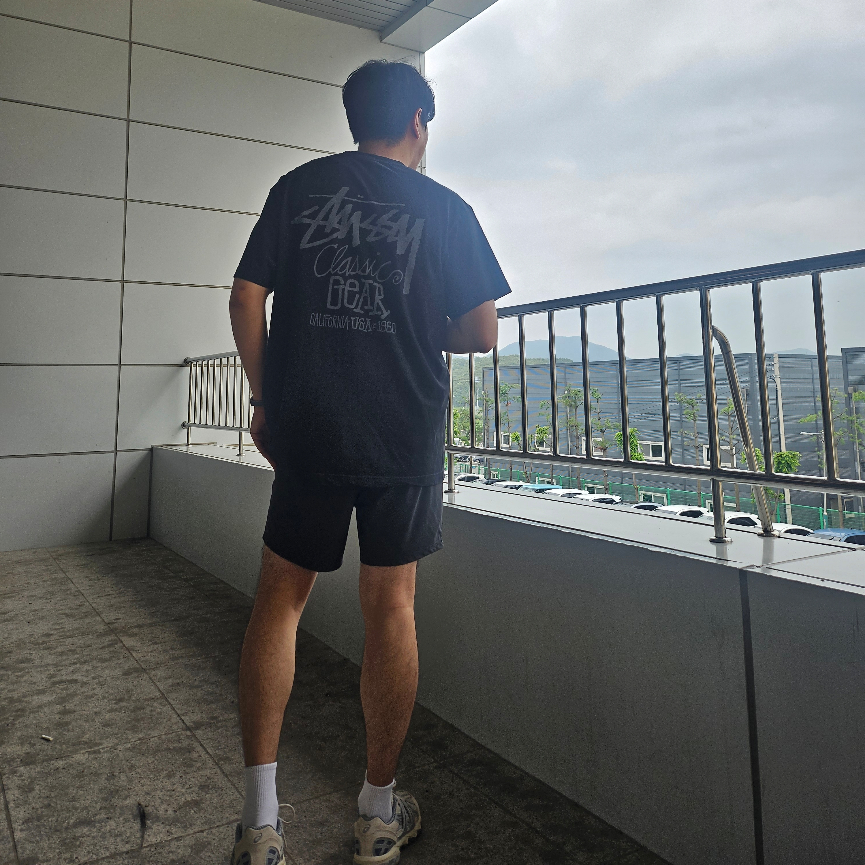Stussy Pigment Dyed Classic Gear T-Shirt Black, Asics Gel-Sonoma SE Gray Cream 착용 스타일