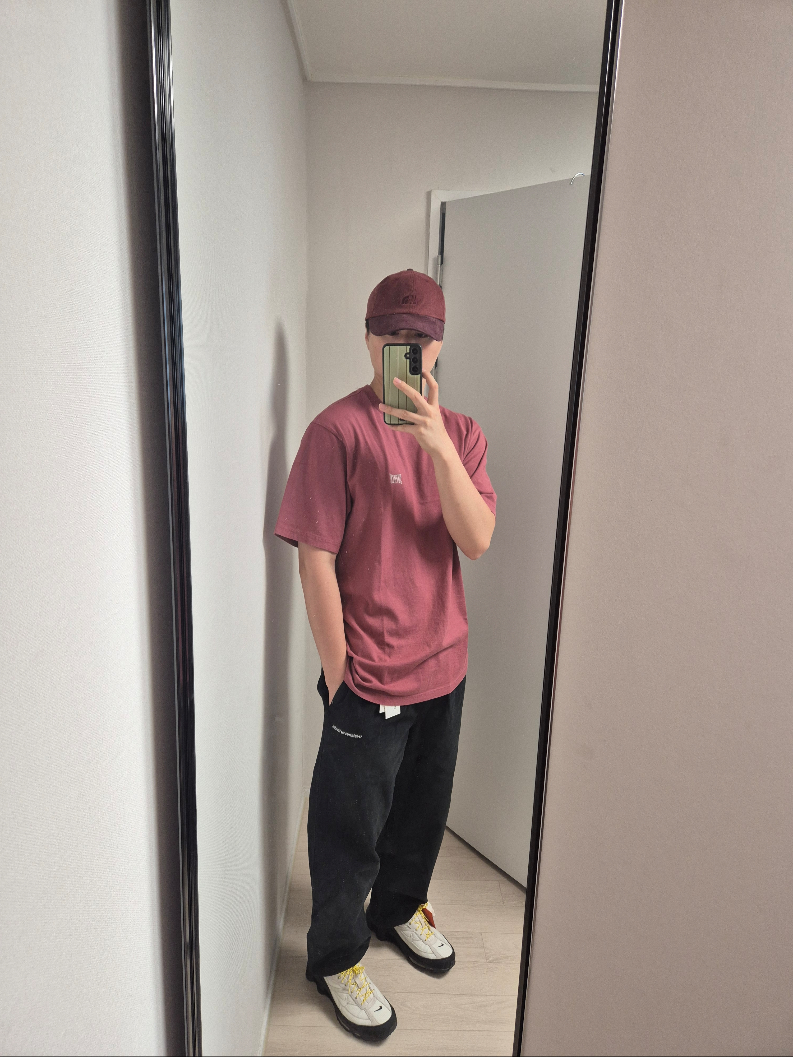 Nike Shox Ride 2 Black and Phantom, Supreme Warm Up Washed S/S Top Maroon - 25SS 착용 스타일 - 1