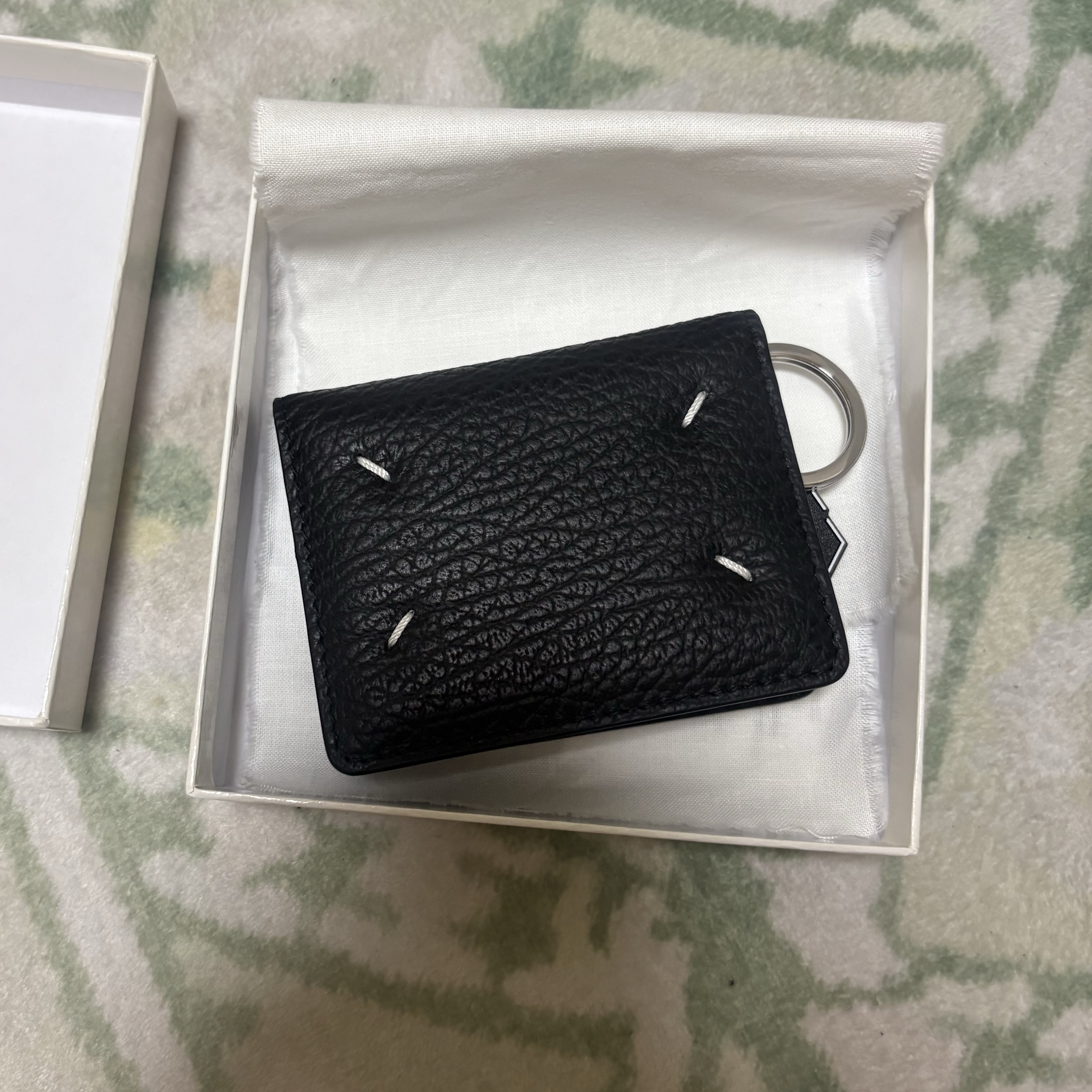 Maison Margiela Keyring Wallet Black 착용 스타일