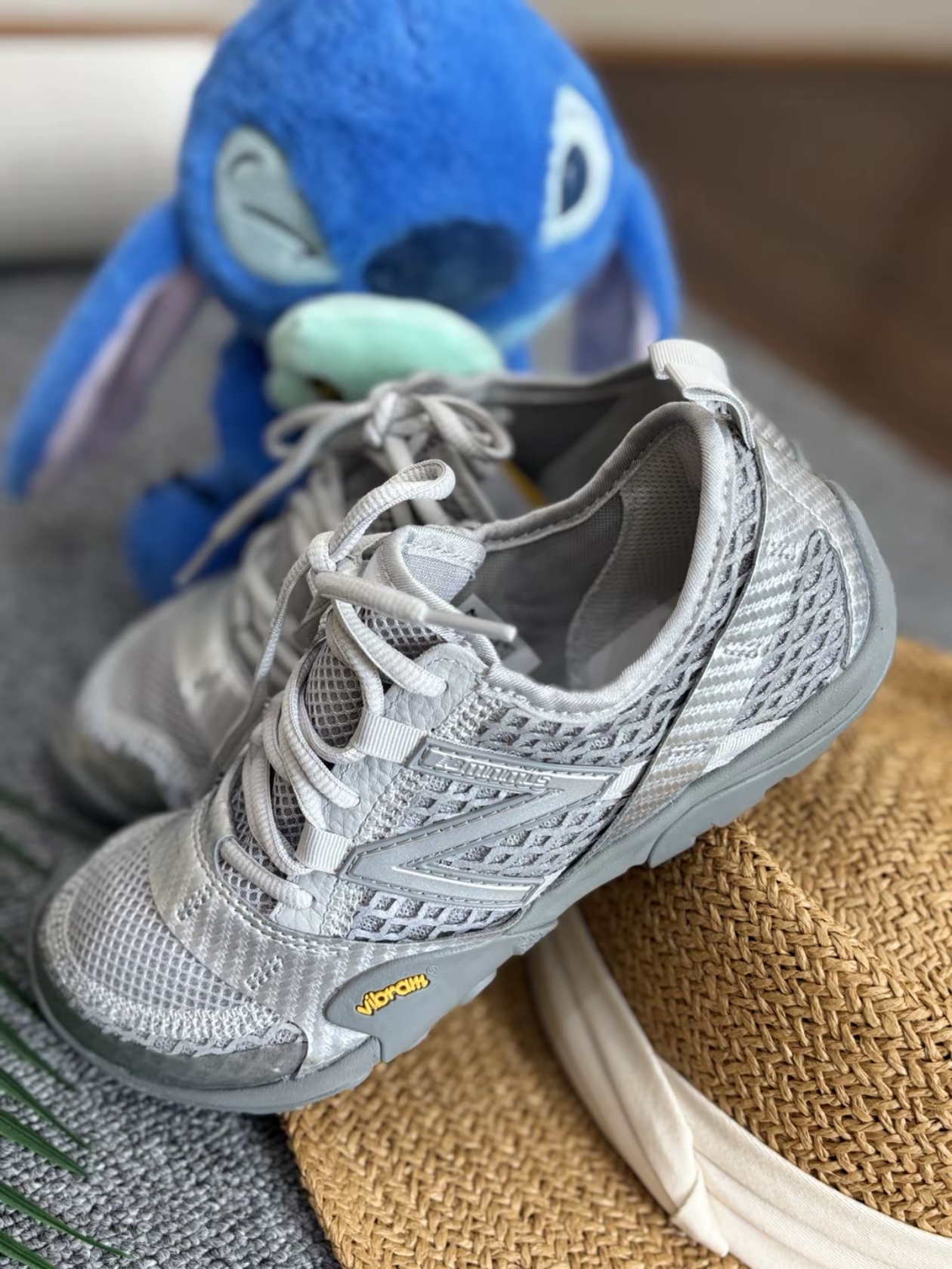 New Balance Minimus MT10O Slate Grey Silver Metallic 착용 스타일