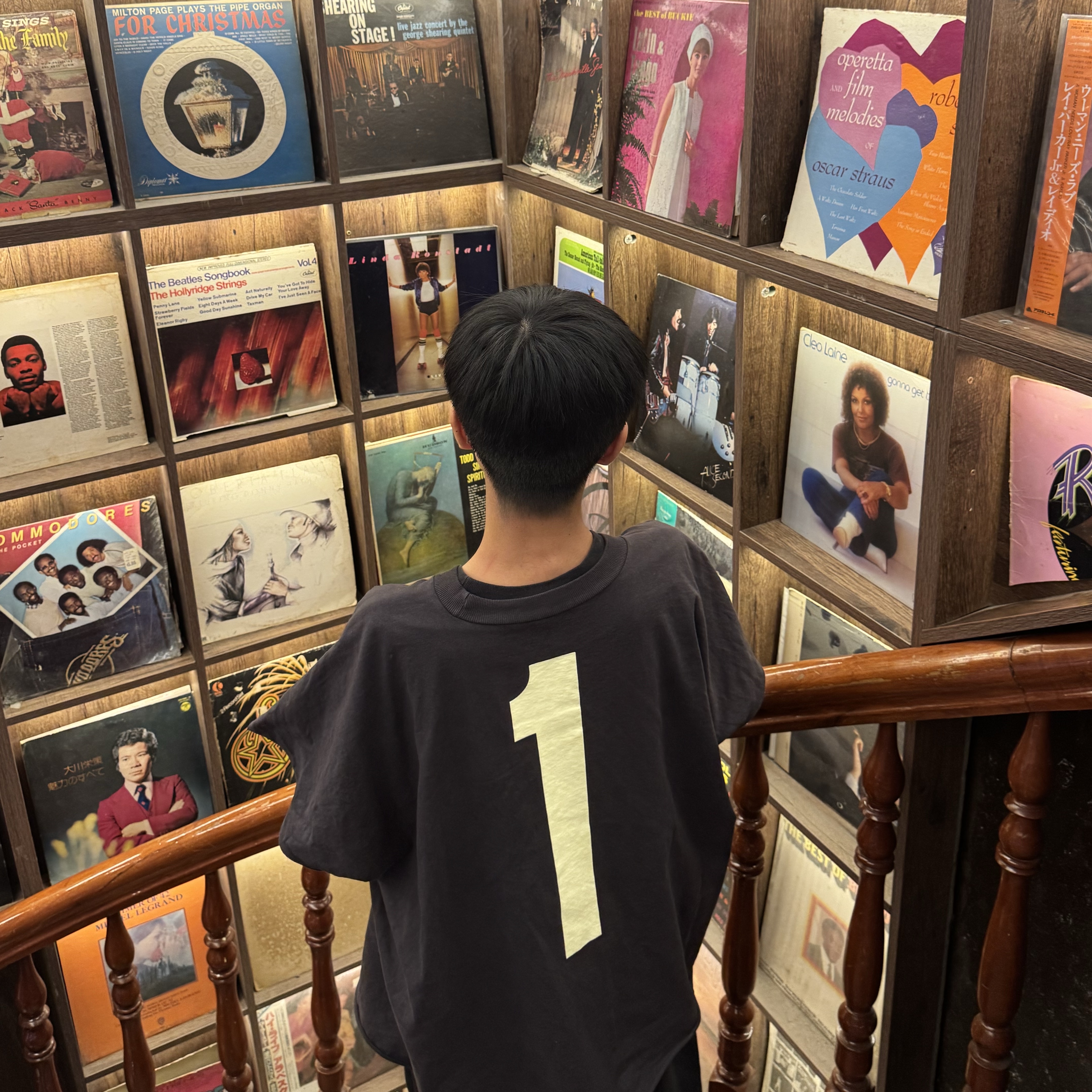 Yeezy One Box T-Shirt Black 착용 스타일