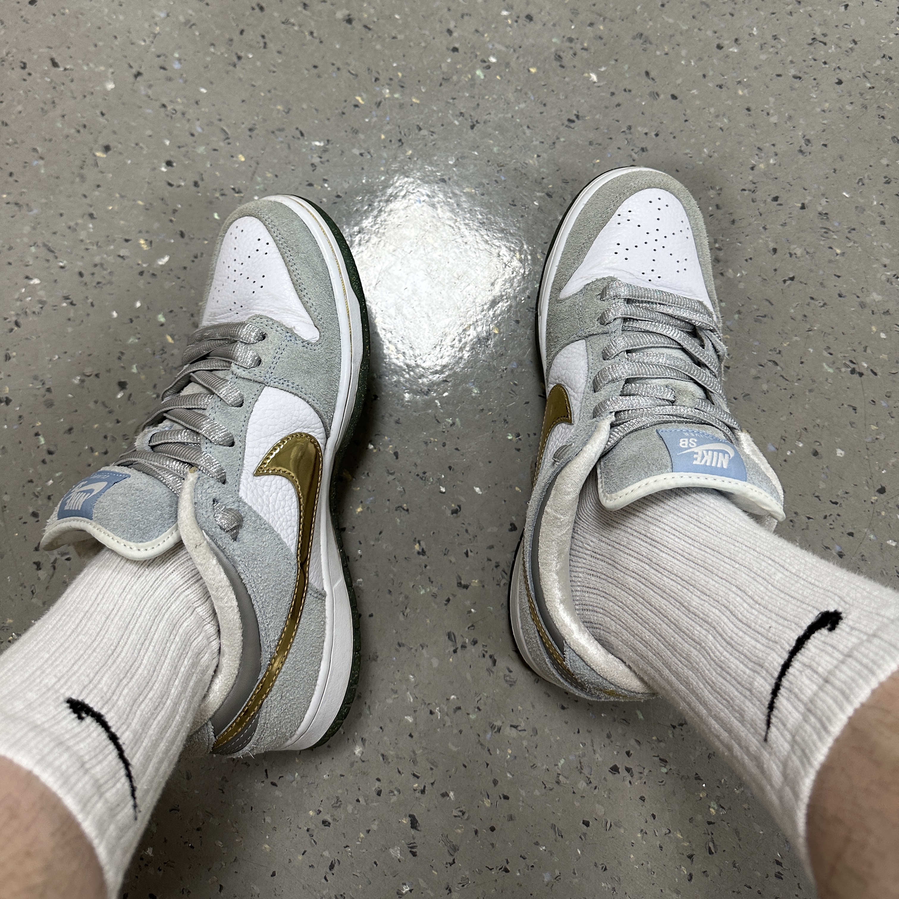 Nike x Sean Cliver SB Dunk Low Holiday Special 착용 스타일