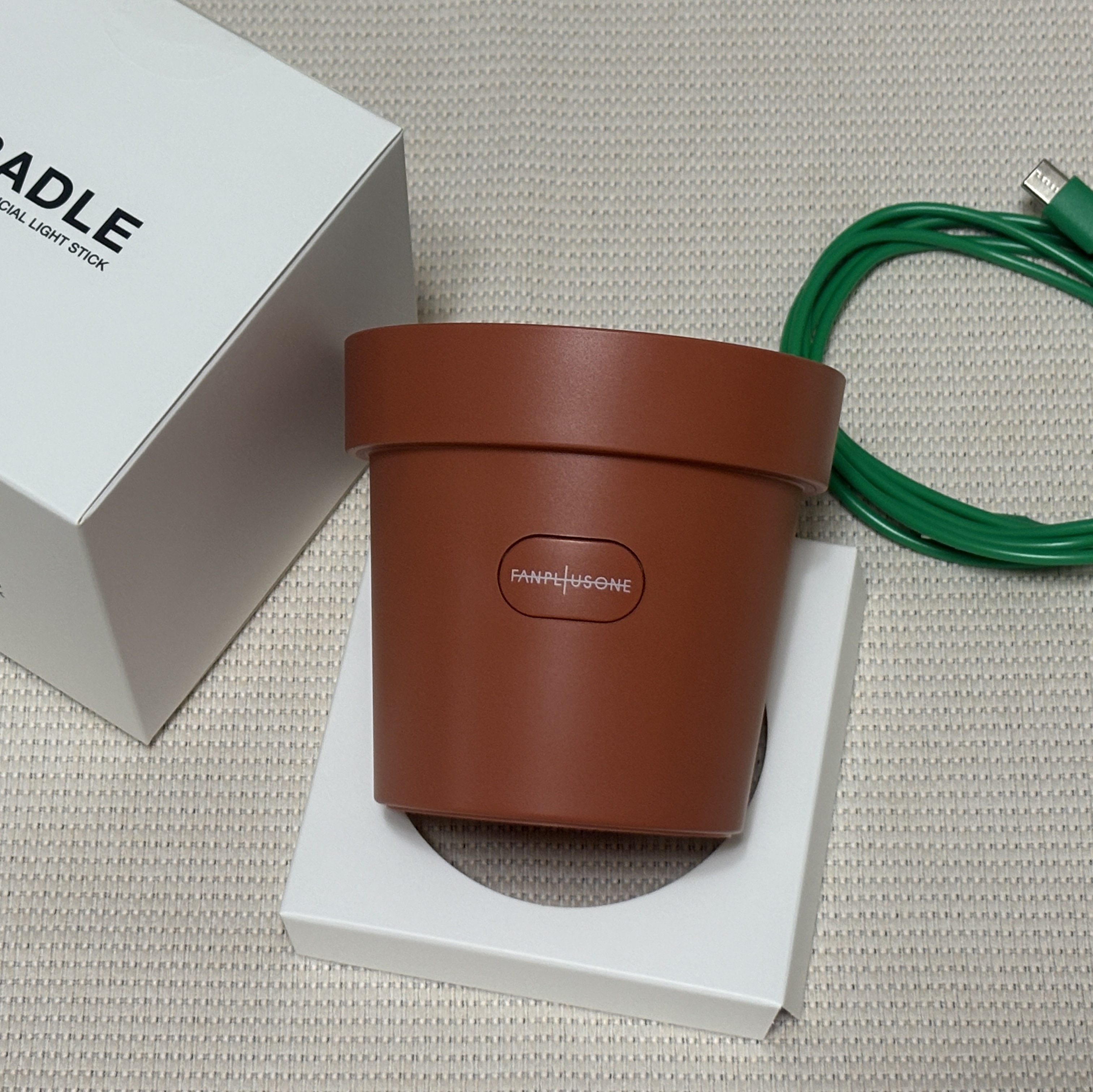 G-DRAGON Ubermensch Official Light Stick Cradle 착용 스타일