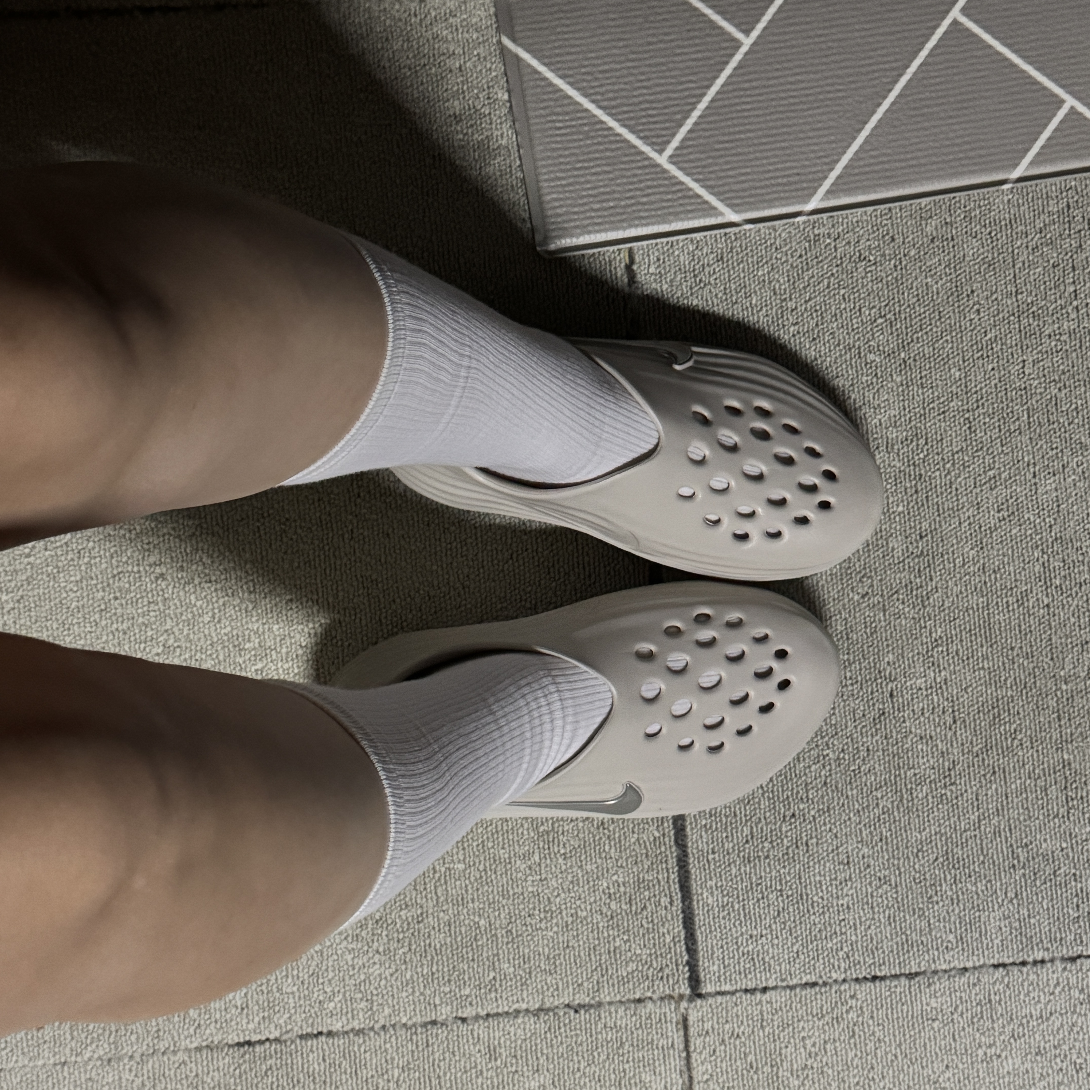 (W) Nike ReactX Rejuven8 Light Orewood Brown 착용 스타일