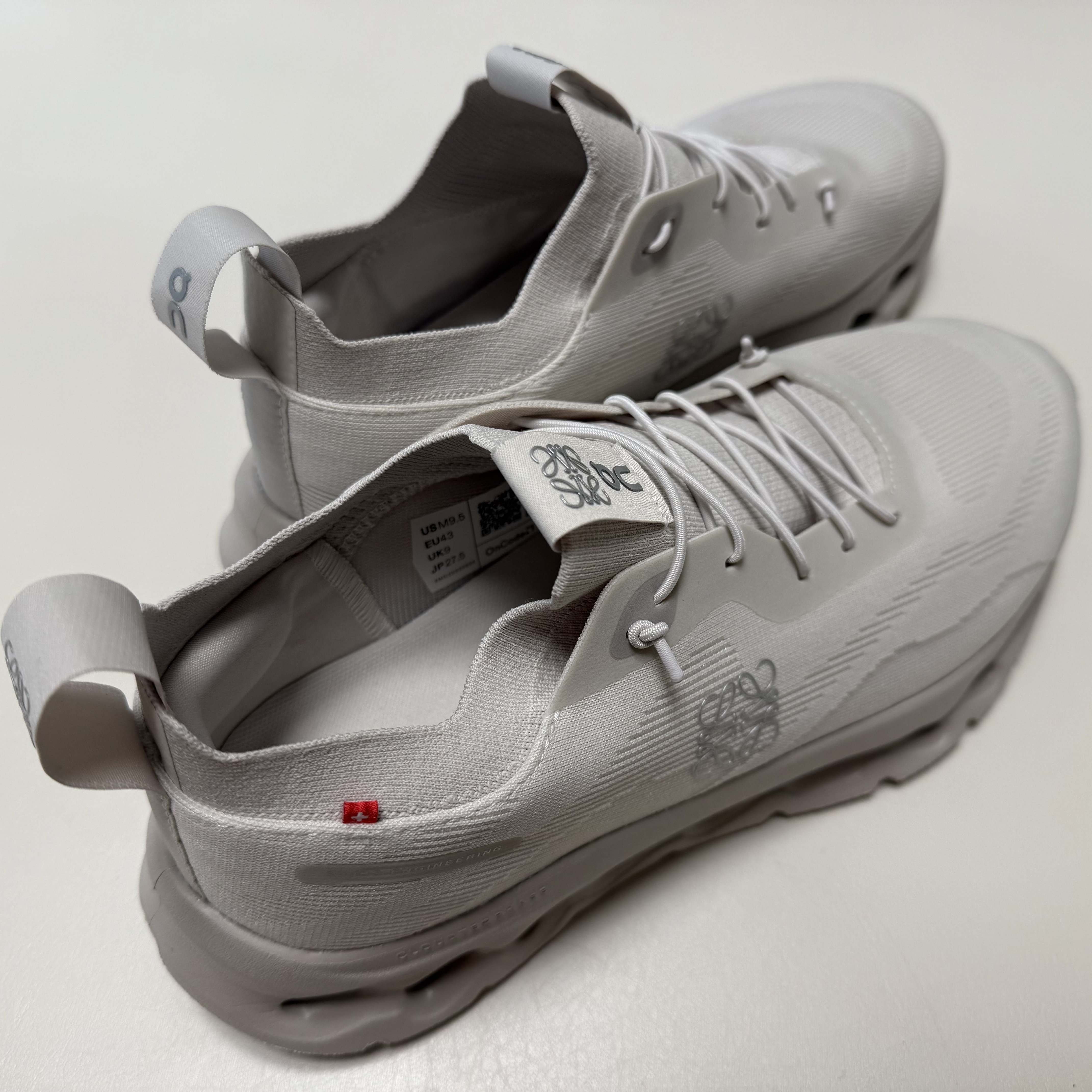 Loewe x On Running Cloudtilt Sand 착용 스타일 - 3