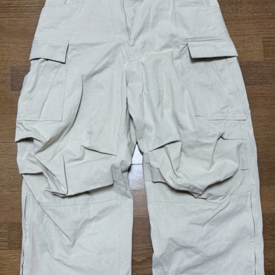 Nonnod Side Zip Cargo Pants Beige 착용 스타일
