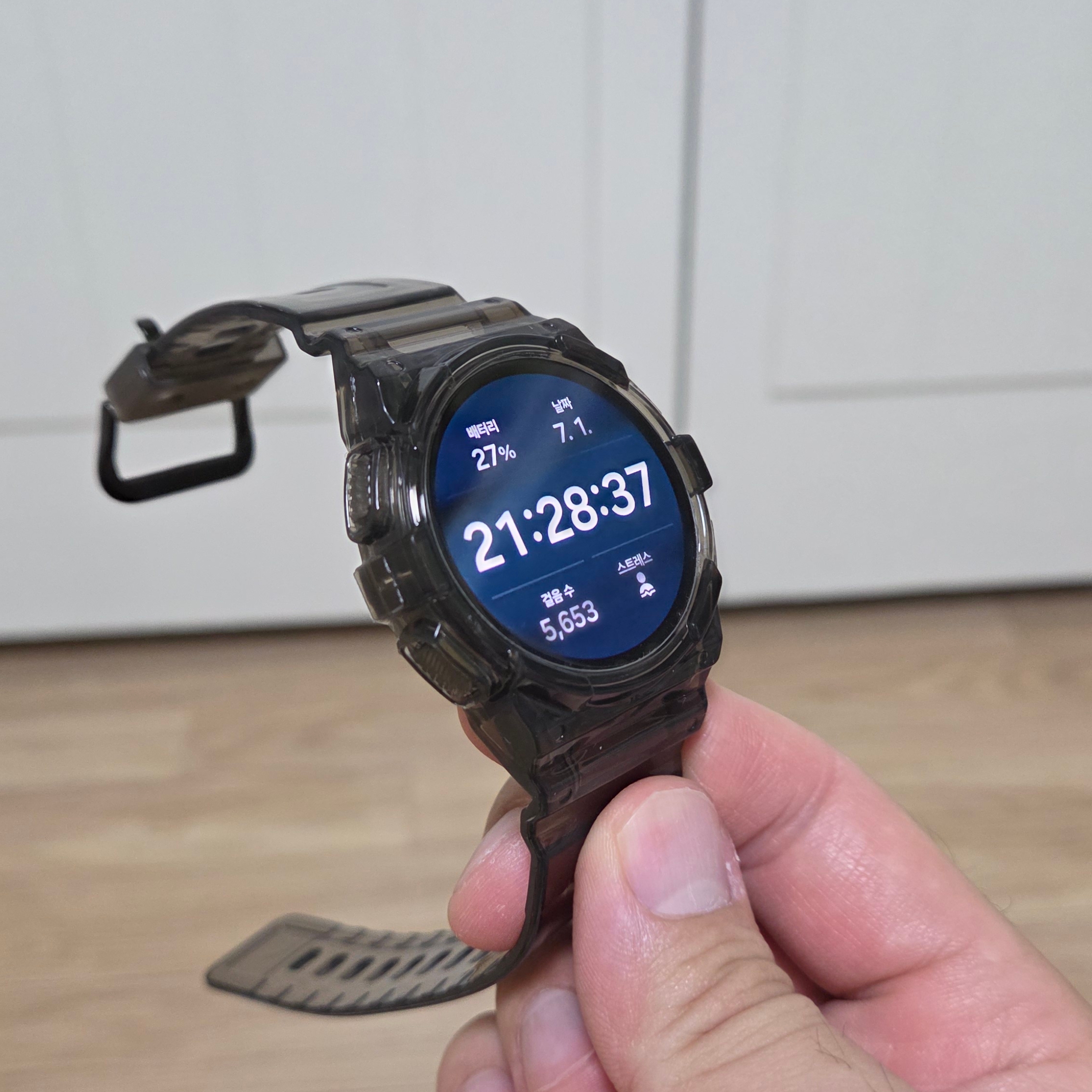 Samsung Galaxy Watch6 40mm LTE Graphite (Korean Ver.) 착용 스타일 - 1