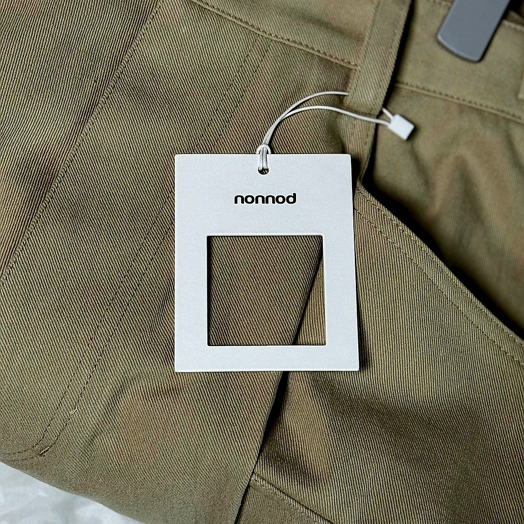 Nonnod Alpine Carpenter Shorts Beige 착용 스타일