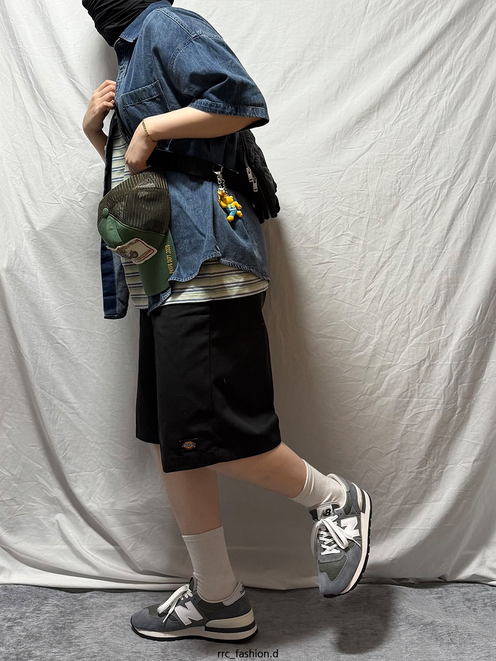 New Balance 990v1 Made in USA Grey White, Dickies Loose Fit 13 Inch Flat Front Work Shorts Black 착용 스타일 - 2