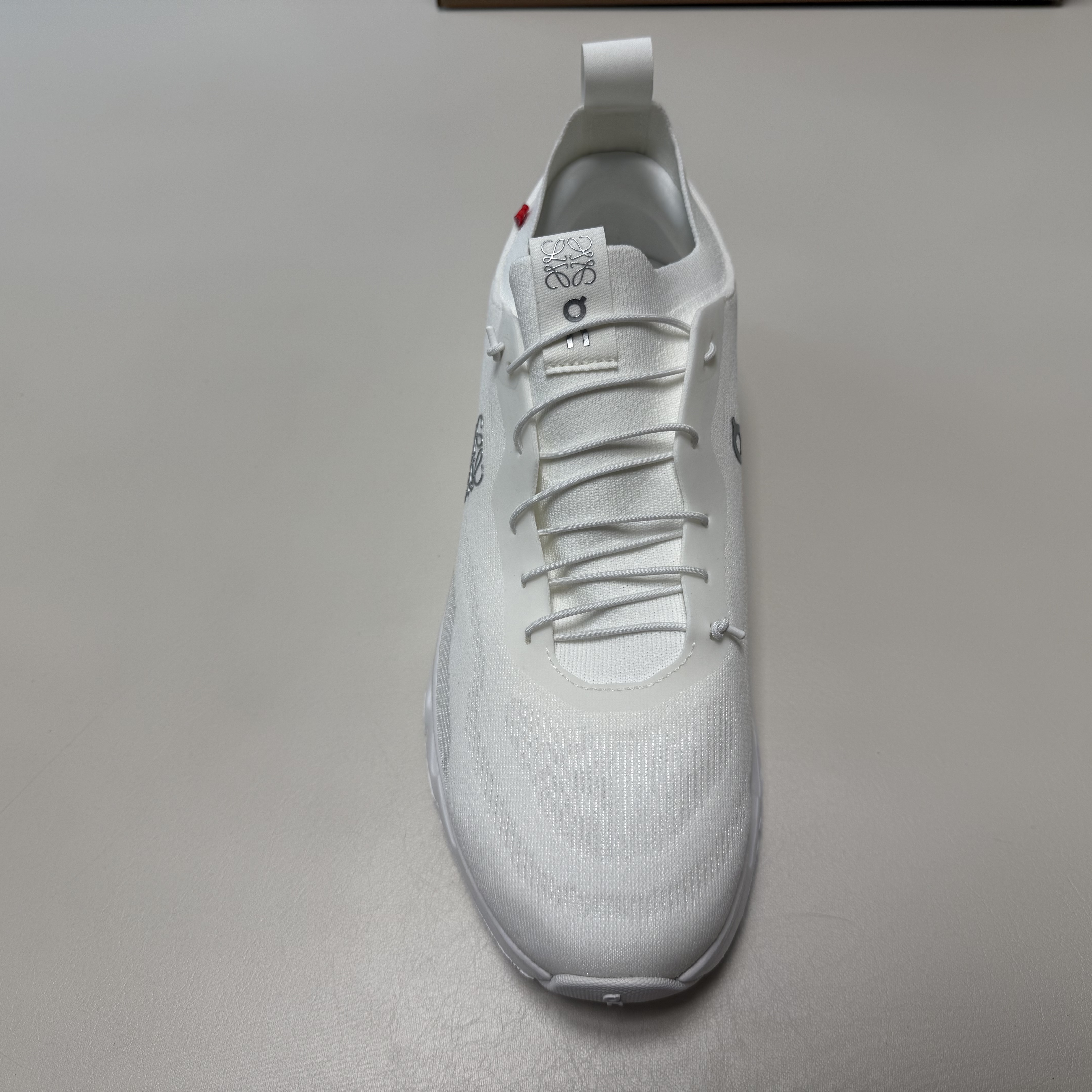 (W) Loewe x On Running Cloudtilt All White 착용 스타일 - 4