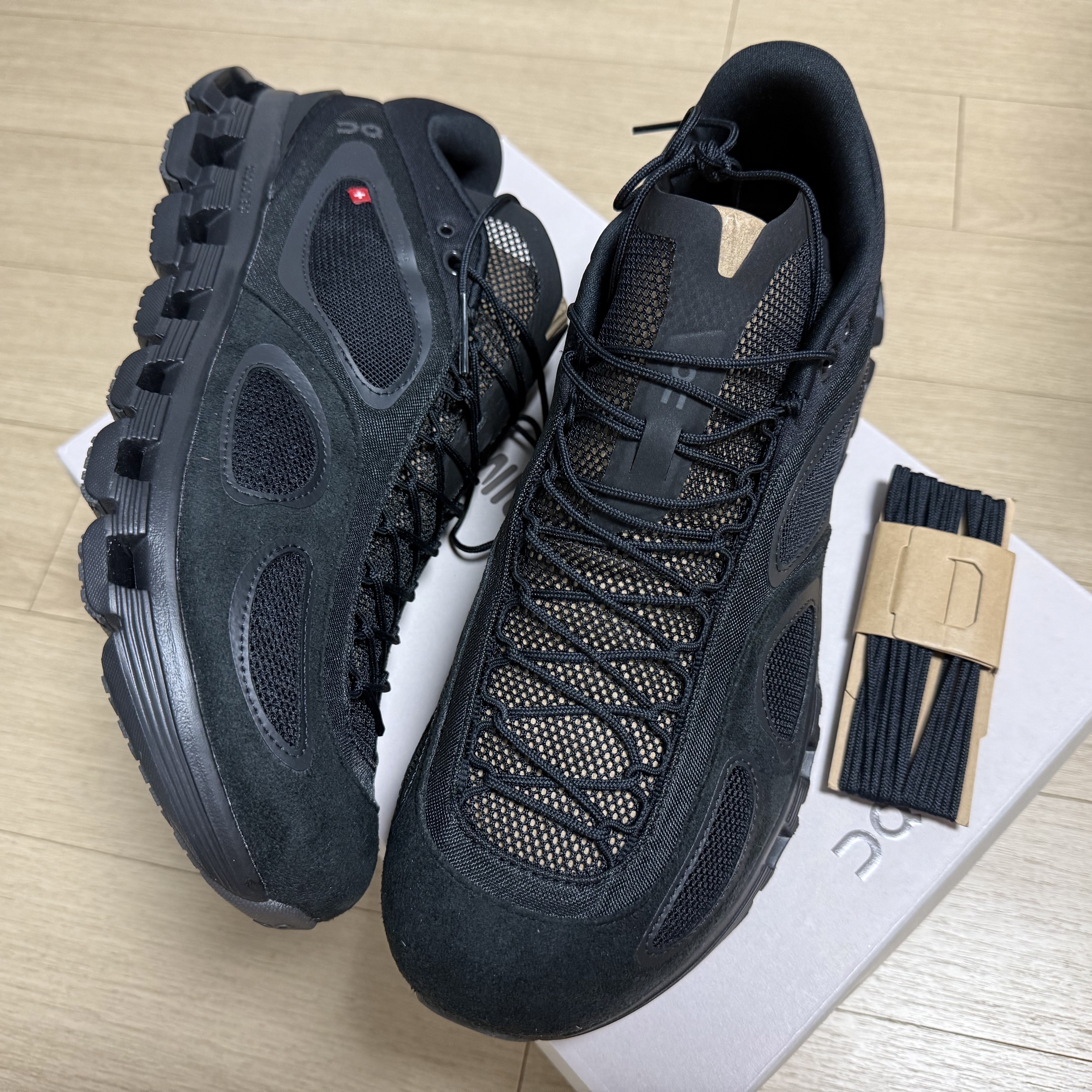 On Running x FKA Twigs Cloud Black 착용 스타일