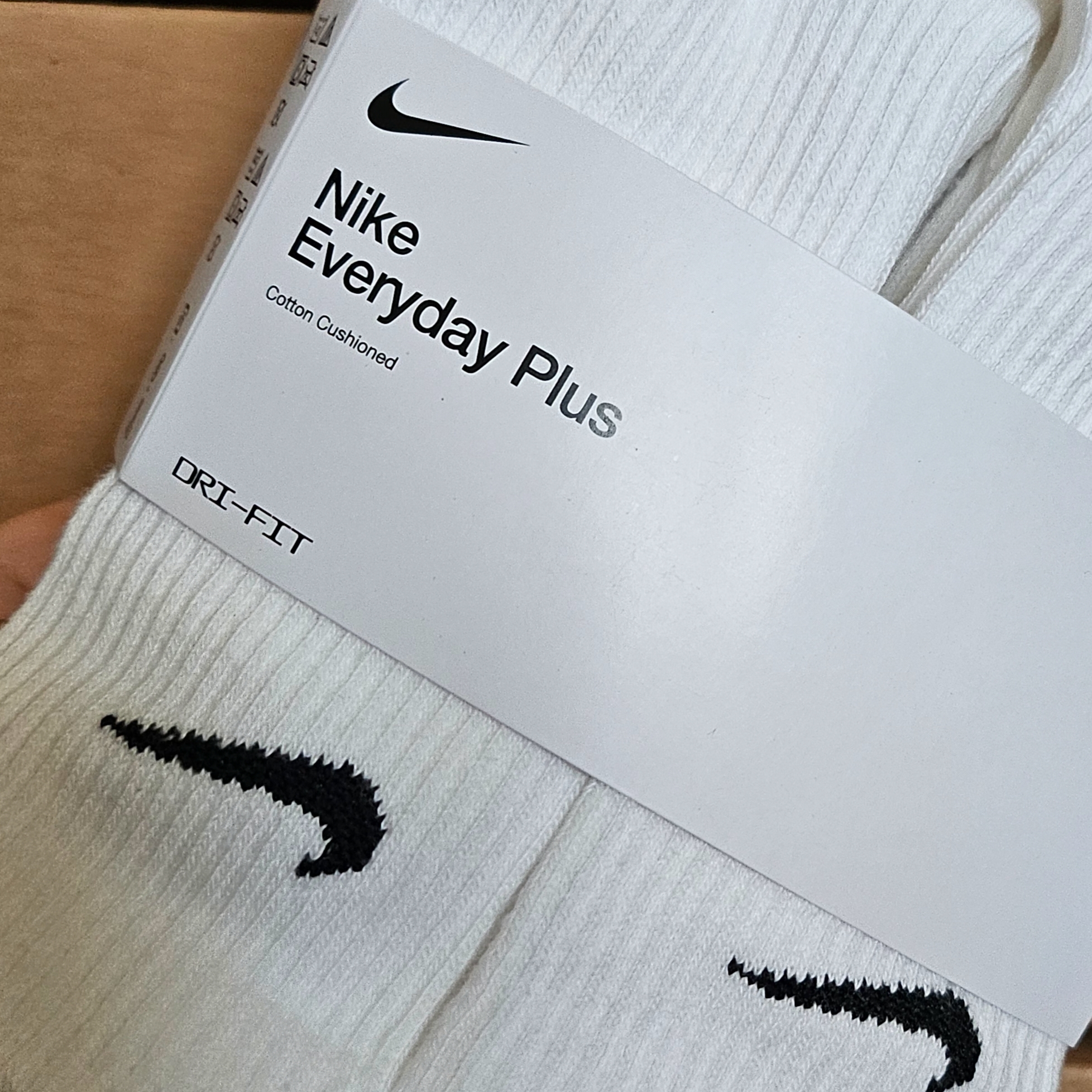 Nike Everyday Cushioned Training Crew Socks White (6 Pack/Korean Ver.) 착용 스타일