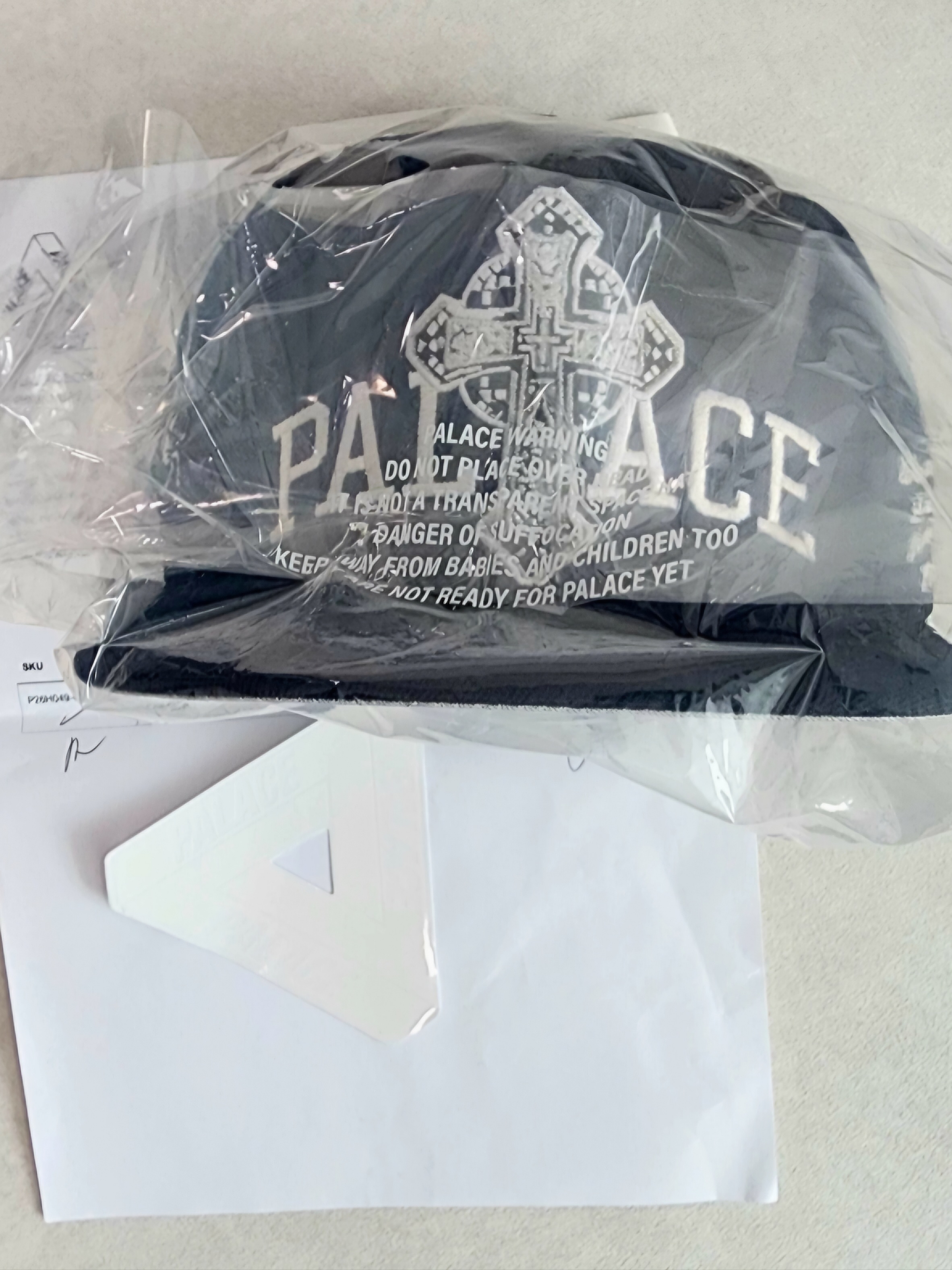Palace Saves Snapback Navy - 24SS 착용 스타일
