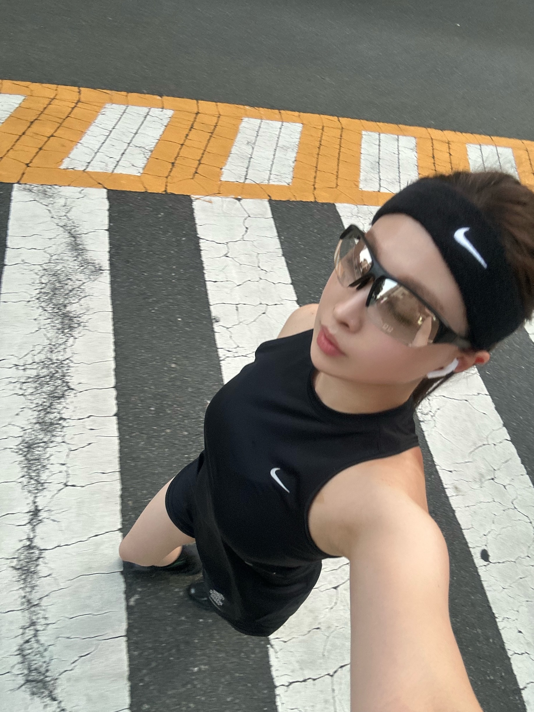 Nike Swoosh Headband Black 착용 스타일 - 2