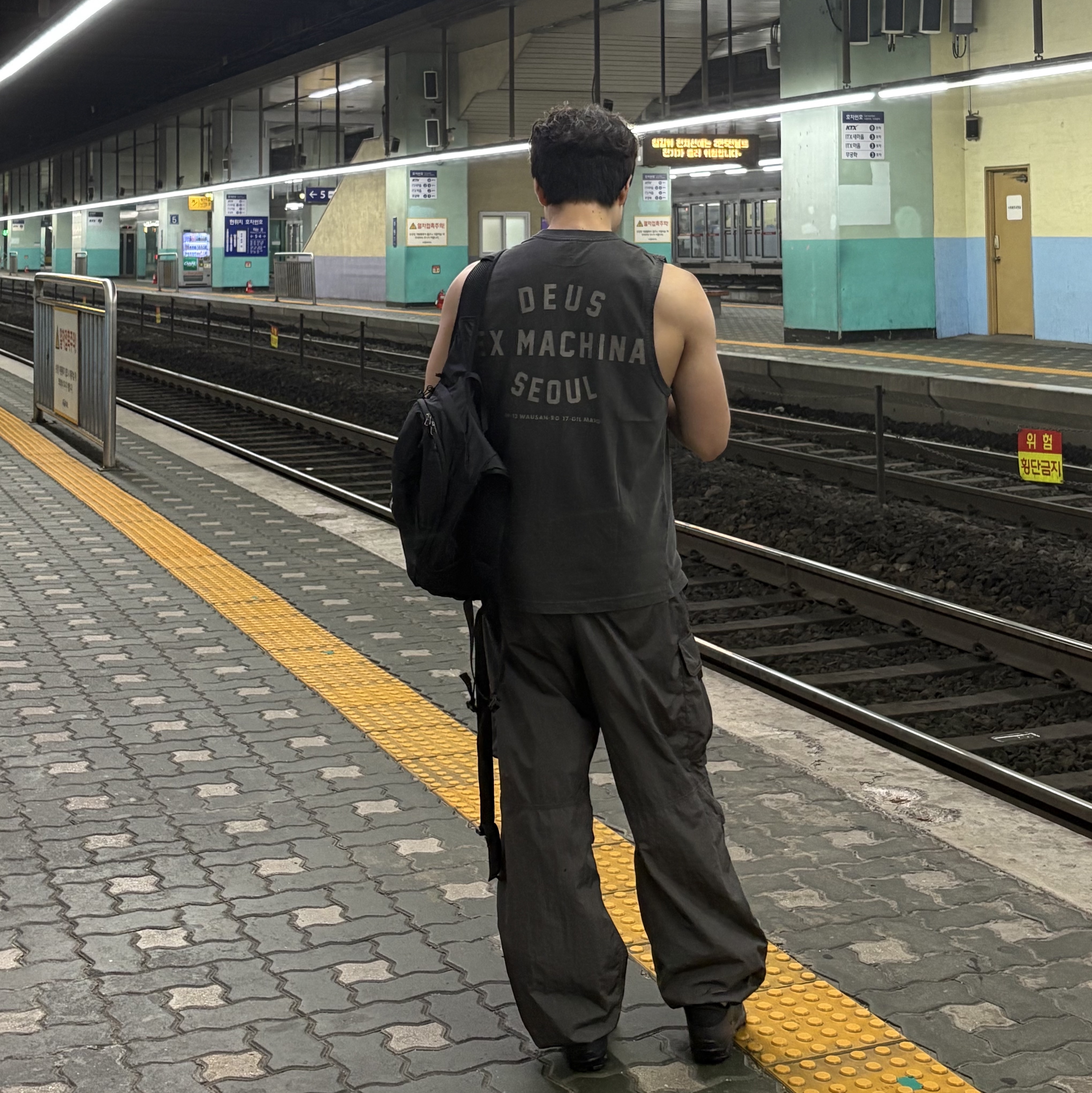 On Running x Post Archive Faction (Paf) Cloudventure Peak All Black, Salomon Trailblazer 10 Black 착용 스타일 - 1