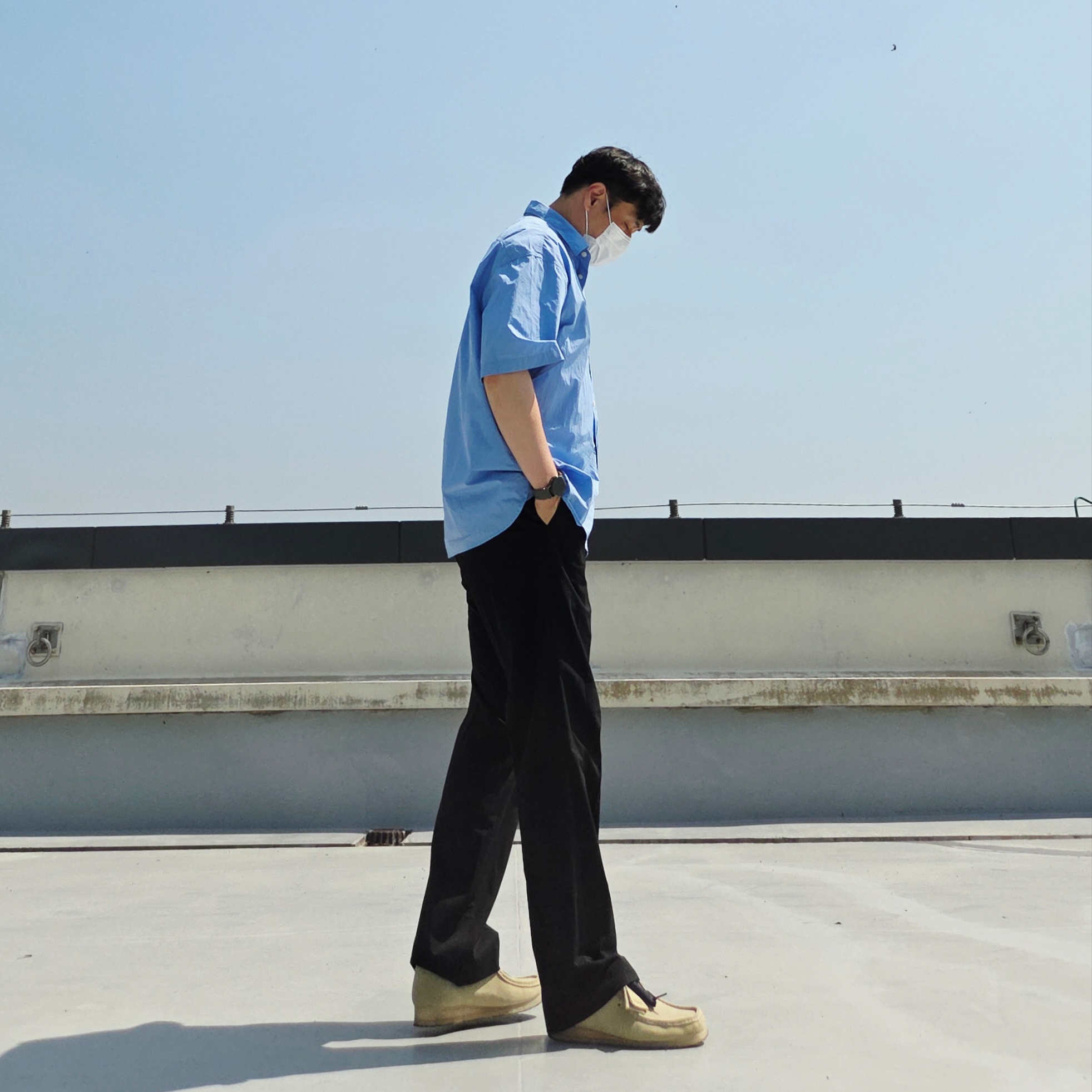 Clarks Wallabee Maple Suede 착용 스타일 - 2