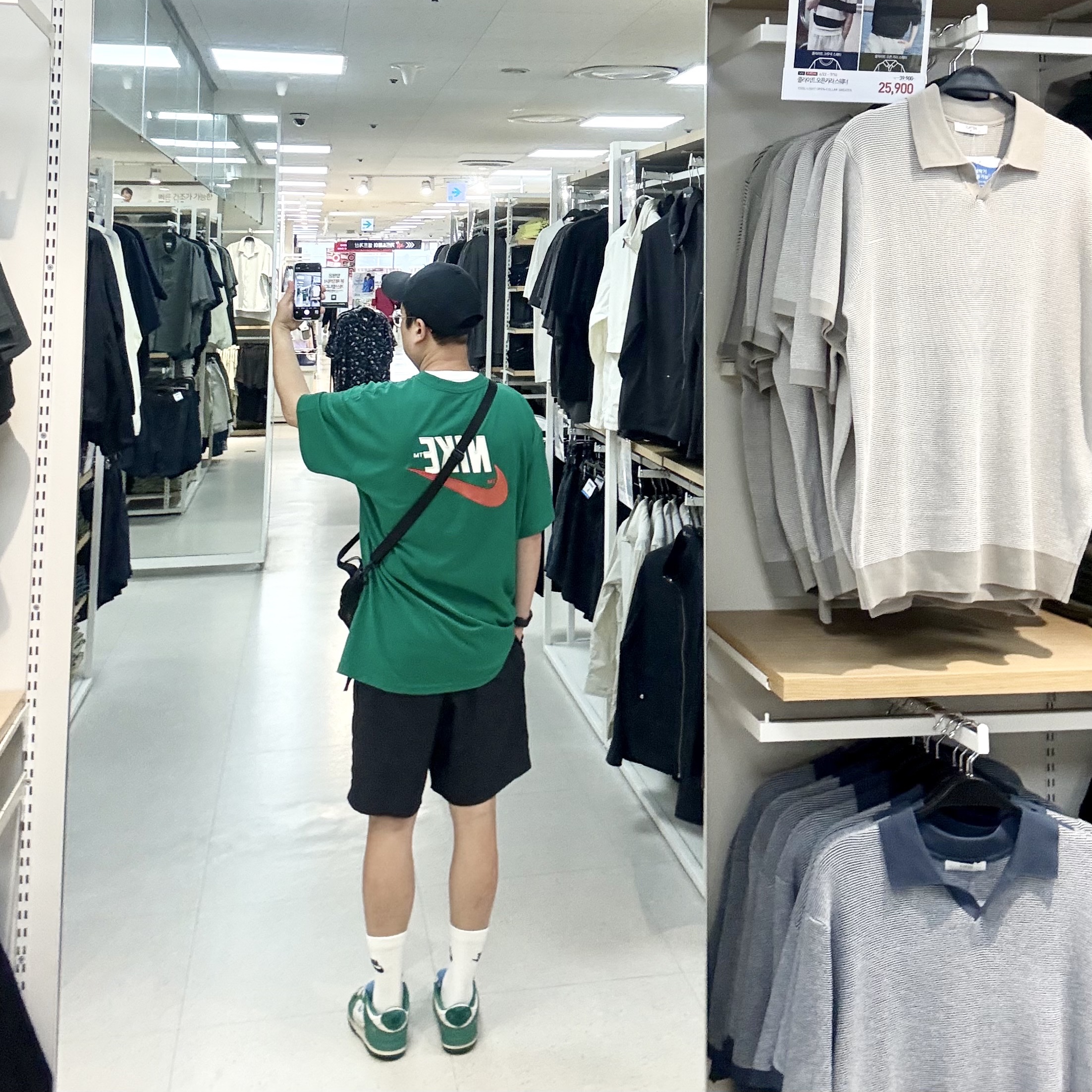 Nike Heritage 86 Futura Washed Cap Black White, Nike Solo Swoosh Woven Shorts Black - Asia 착용 스타일 - 2