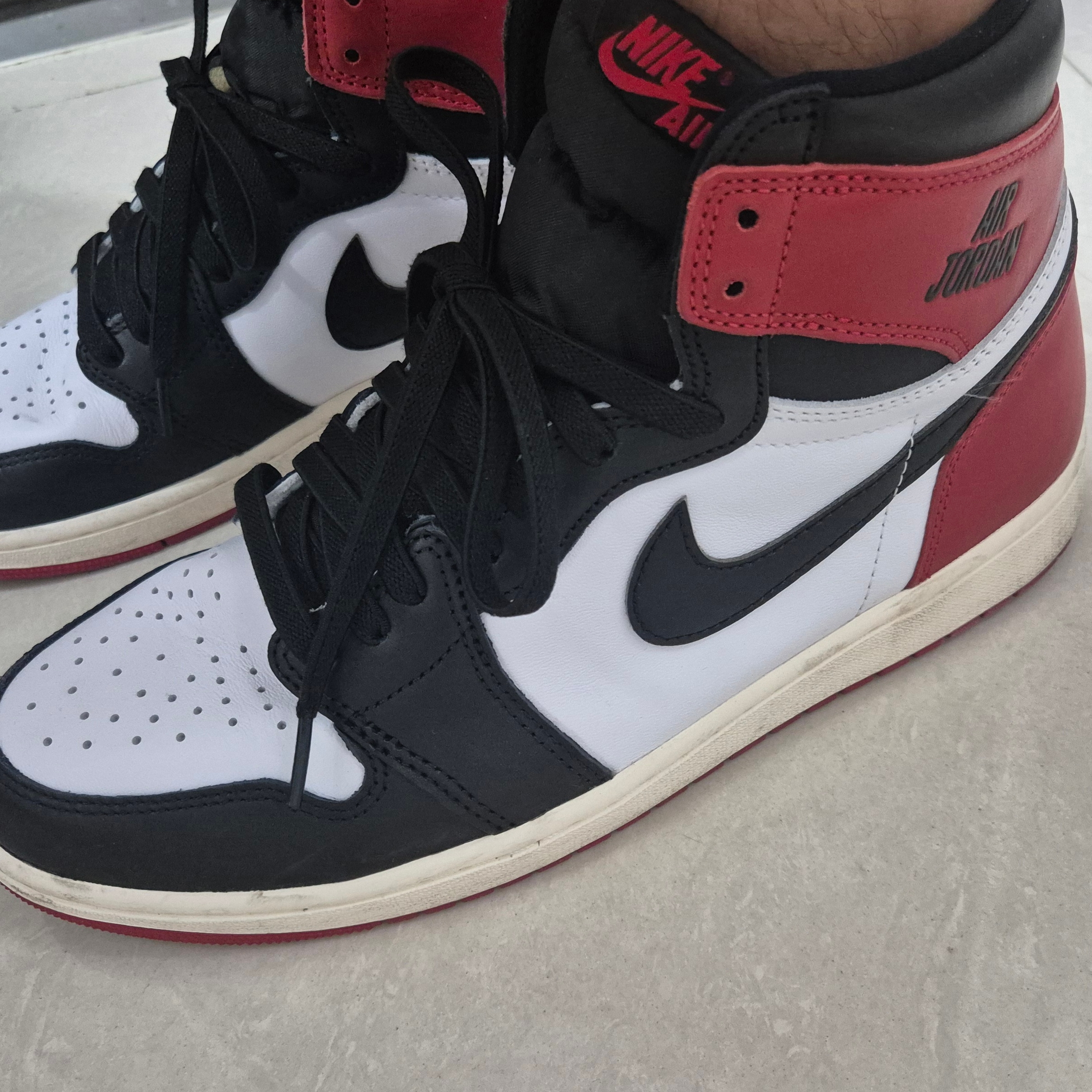 Jordan 1 Retro High OG Black Toe 착용 스타일 - 1