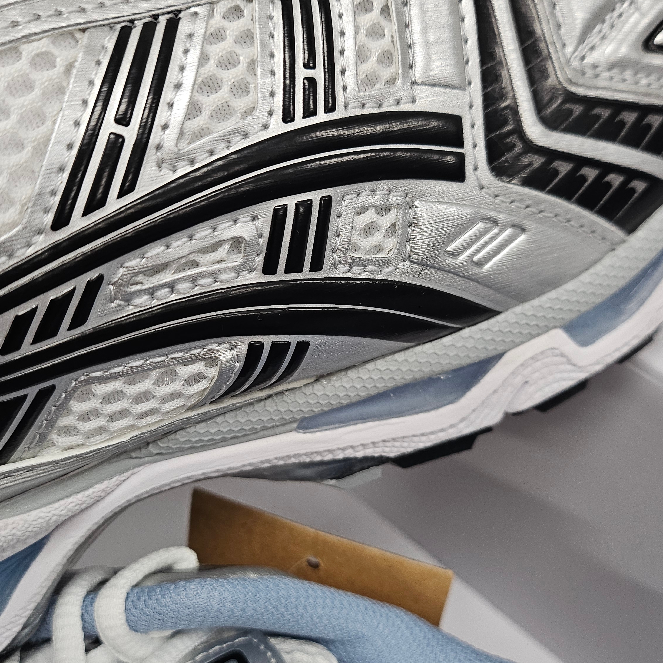 Asics x JJJJound Gel-Kayano 14 White Navy 착용 스타일 - 5
