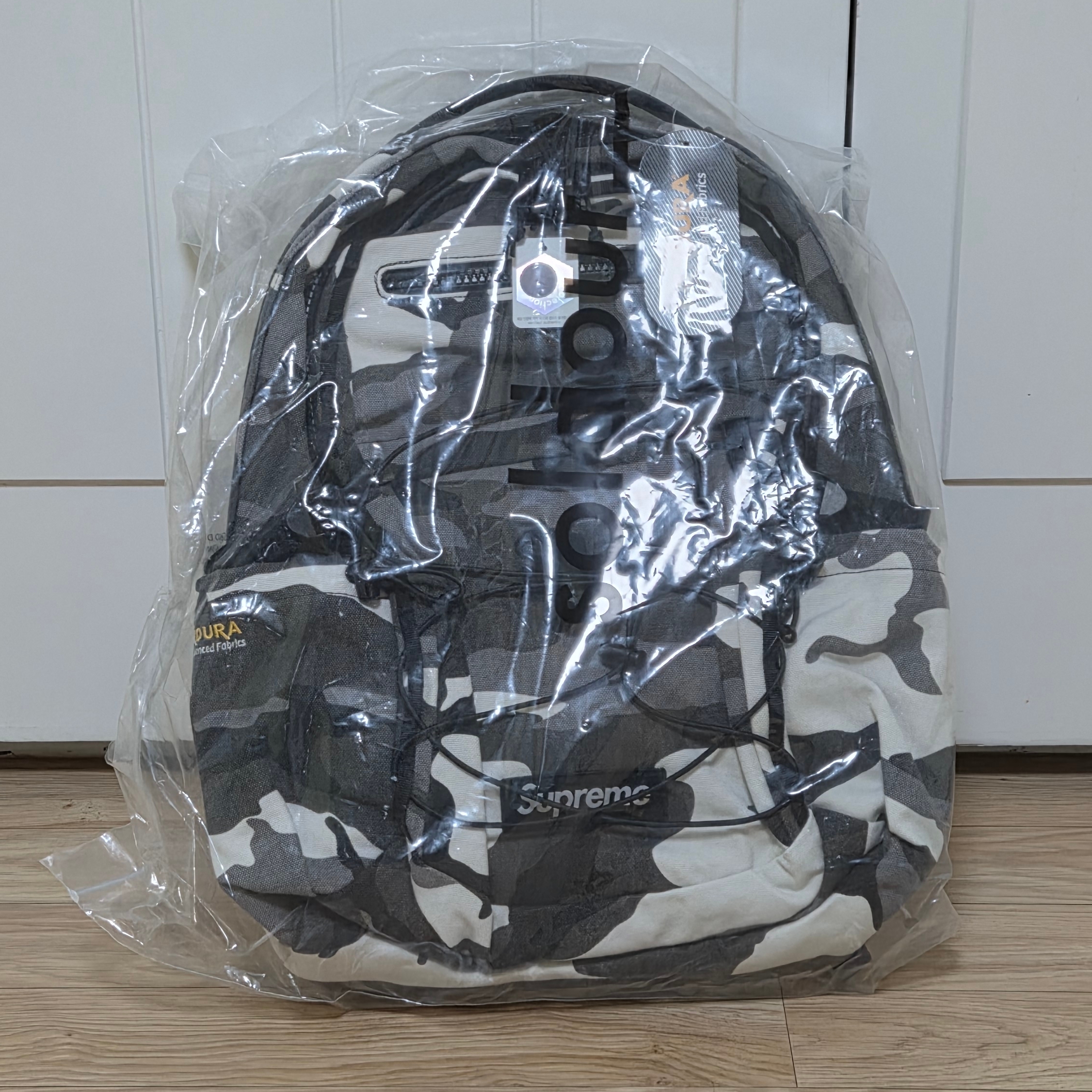 Supreme Backpack Snow Camo - 25SS 착용 스타일