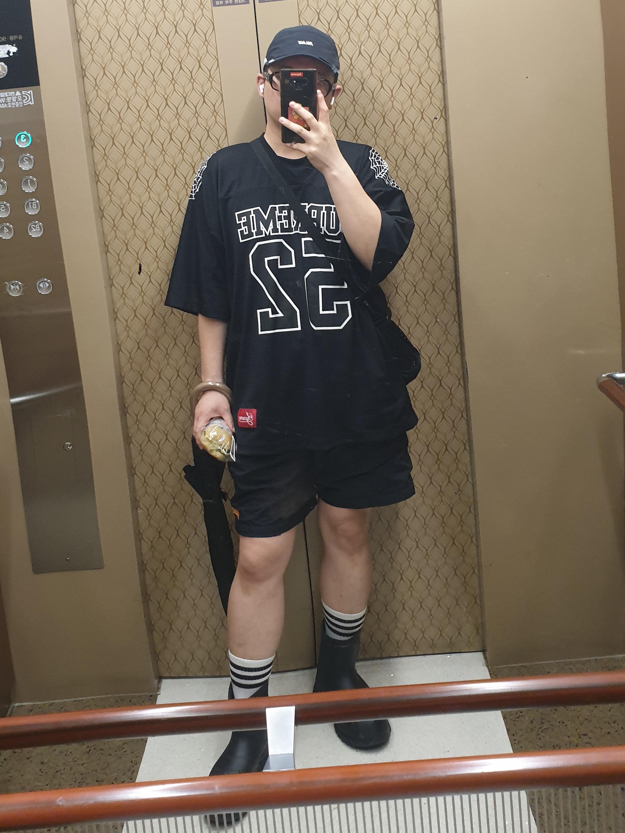 Palace Gore-Tex 3L Runner Black - 25SS, Supreme Spiderweb Football Jersey Black - 24SS 착용 스타일