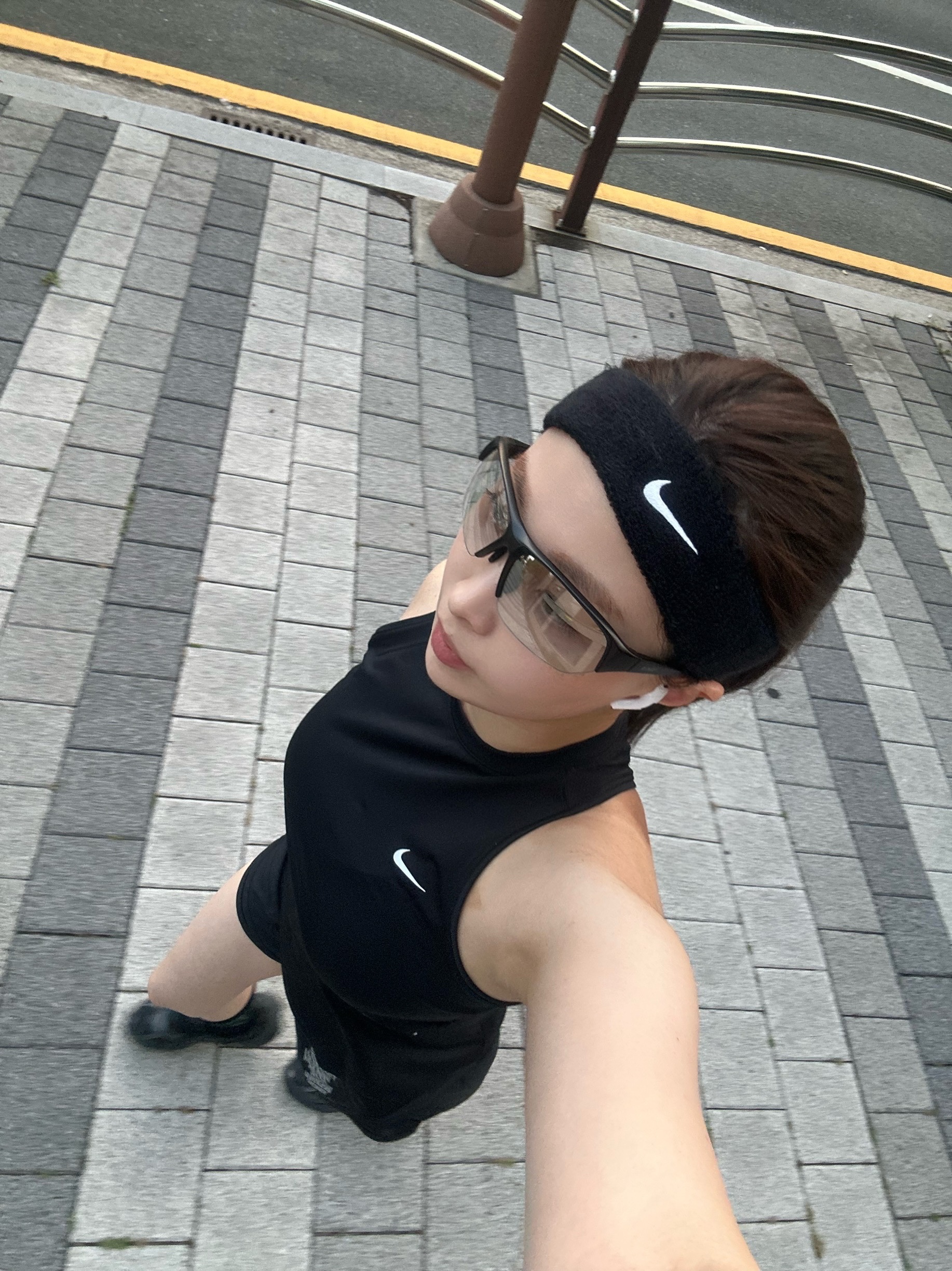 Nike Swoosh Headband Black 착용 스타일 - 5