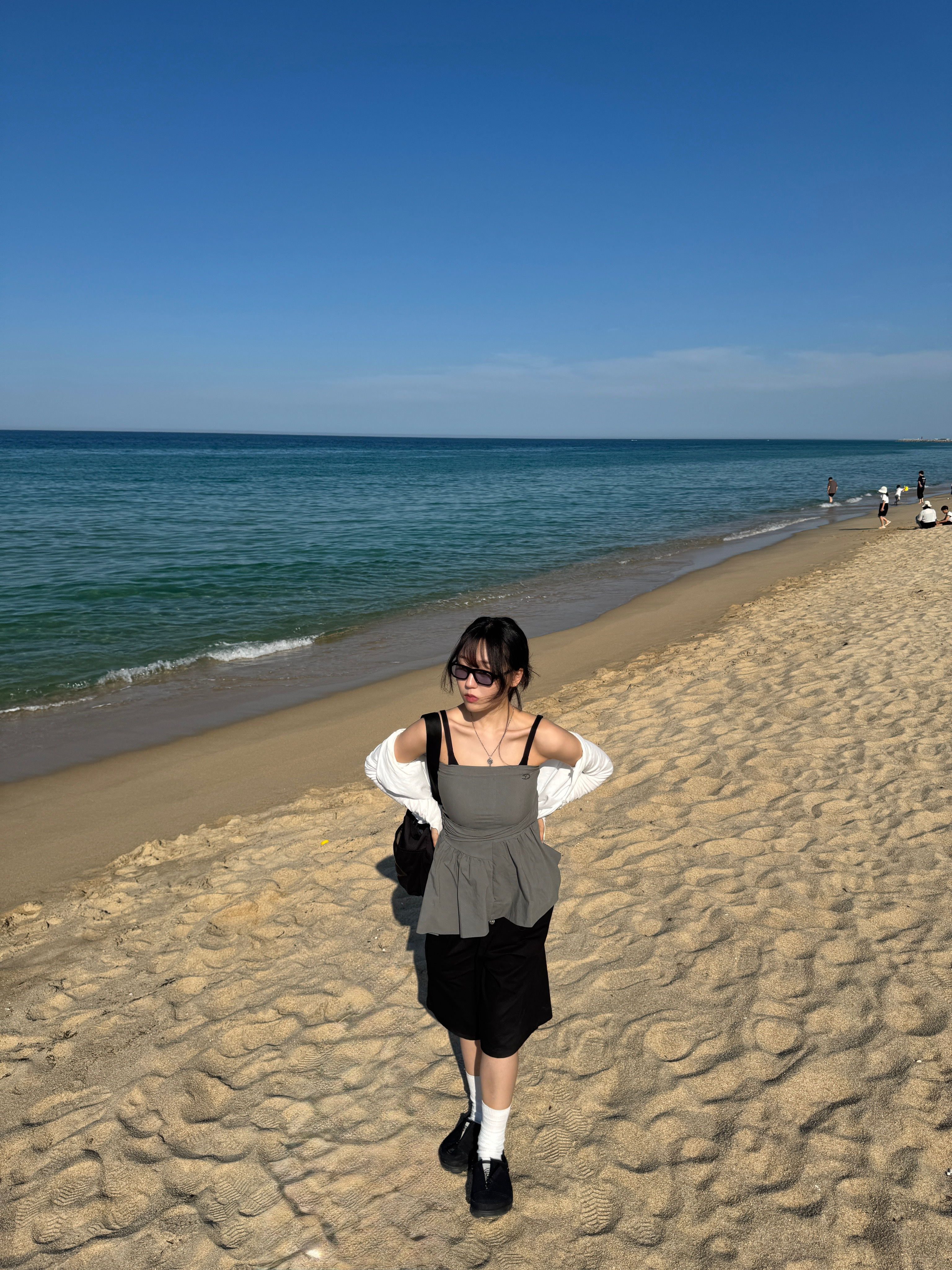 Mischief Mesh Pocket Cross Bag Black, Huey Receipt Pin Tuck Bermuda Pants Black ์ฐฉ์ฉ ์คํ์ผ - 2