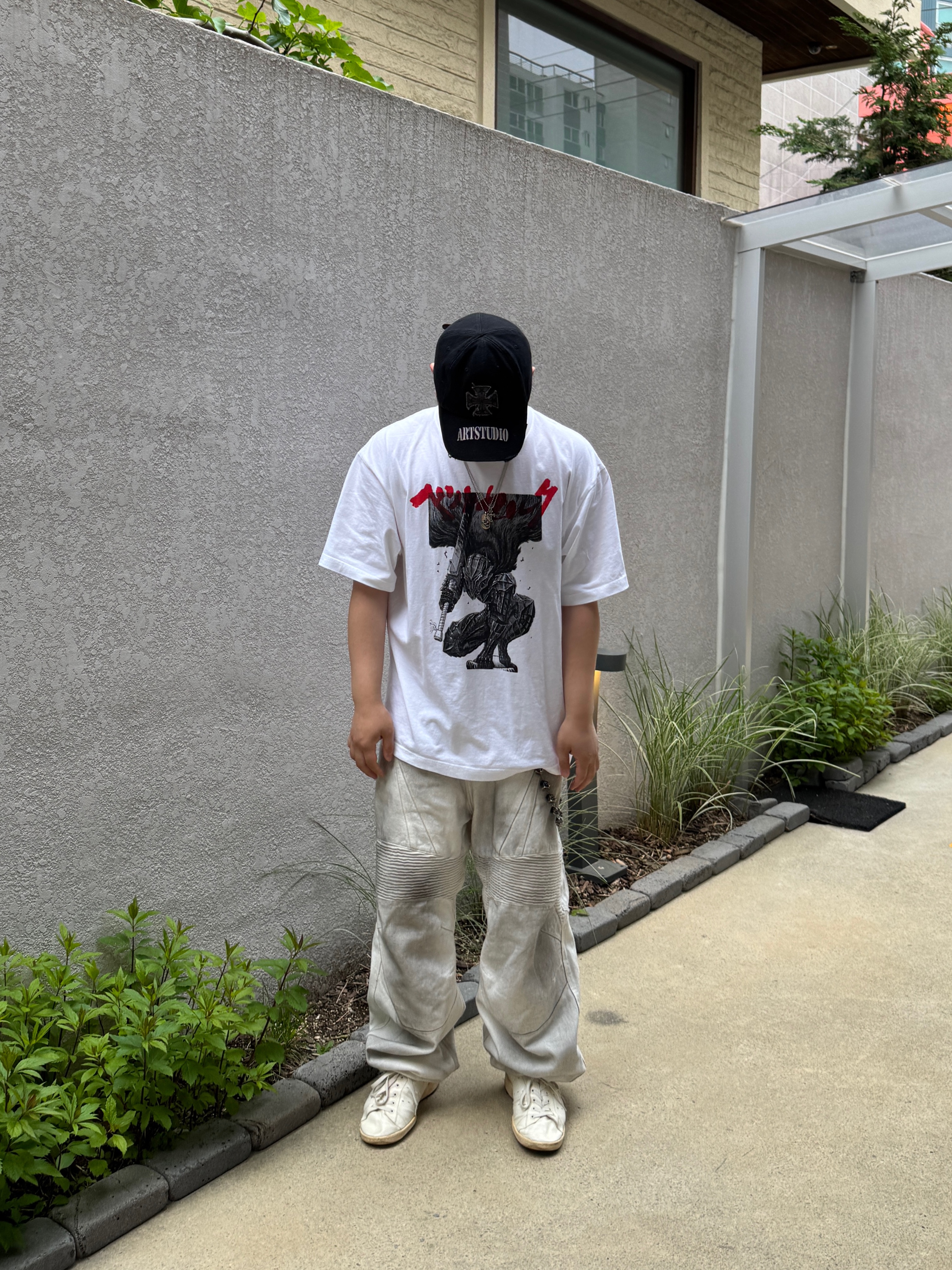 Balenciaga x Adidas Stan Smith Worn Out White Green, Uniqlo UT x Berserk Manga Curation Graphic T-Shirt A White - KR 착용 스타일