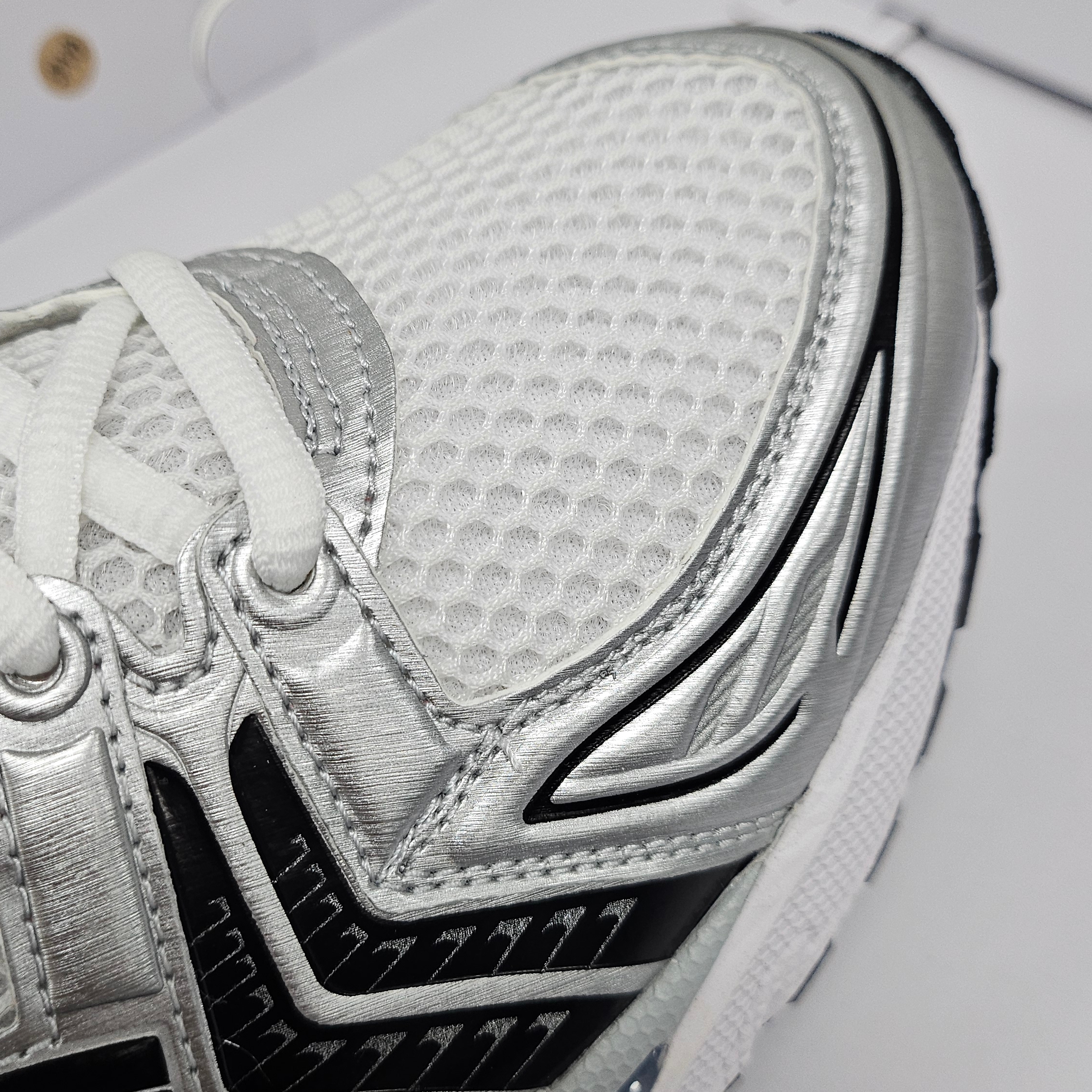 Asics x JJJJound Gel-Kayano 14 White Navy 착용 스타일 - 4