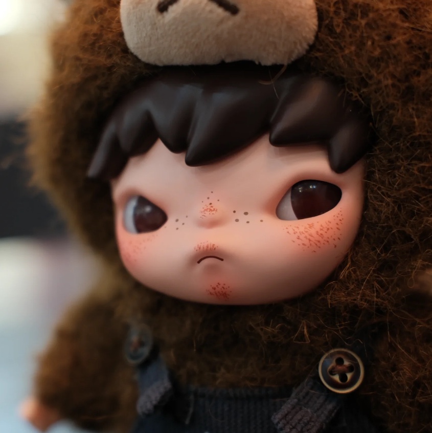 Pop Mart Hirono Living Wild-Fight For Joy Plush Doll 착용 스타일