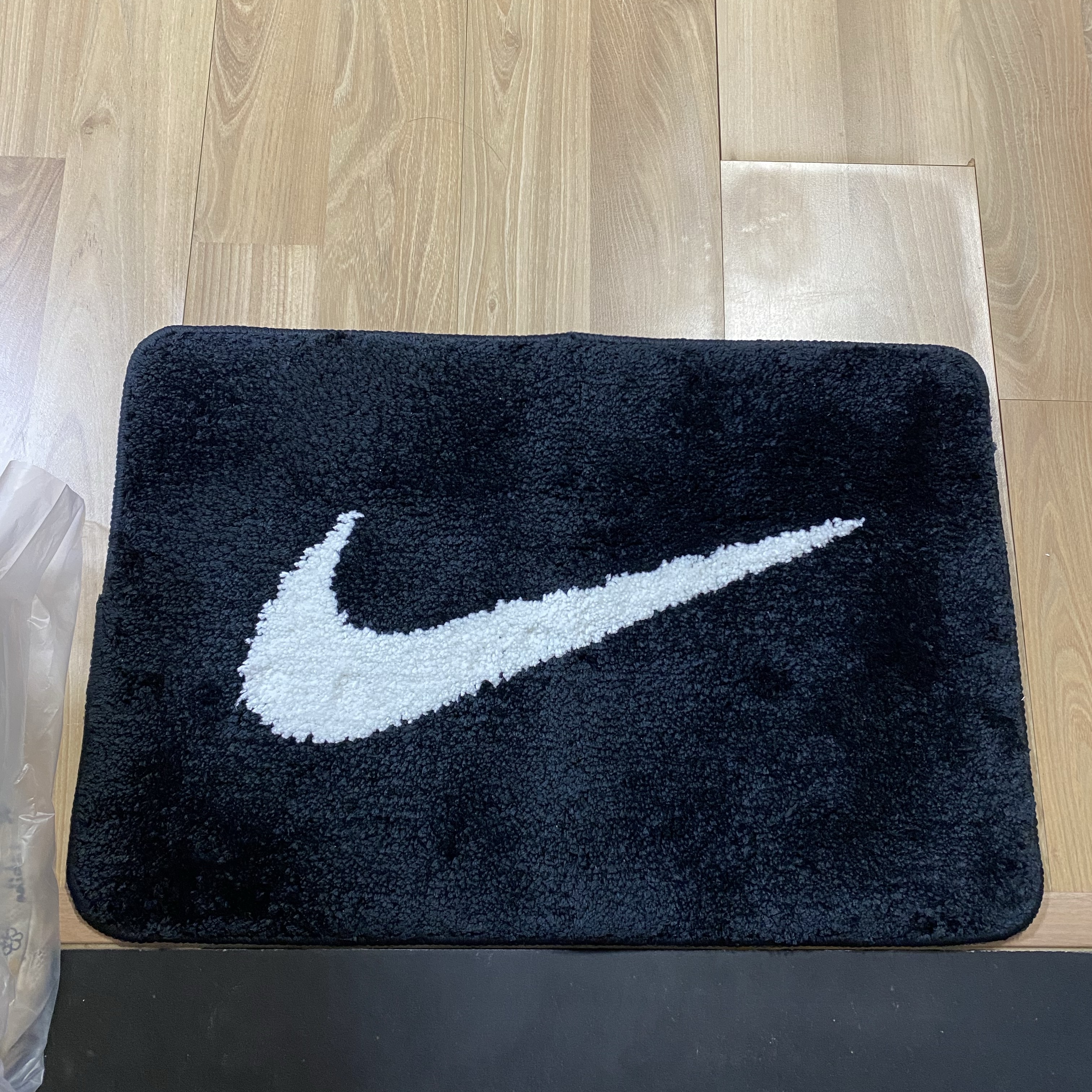 Nike Swoosh Rug Black White 착용 스타일