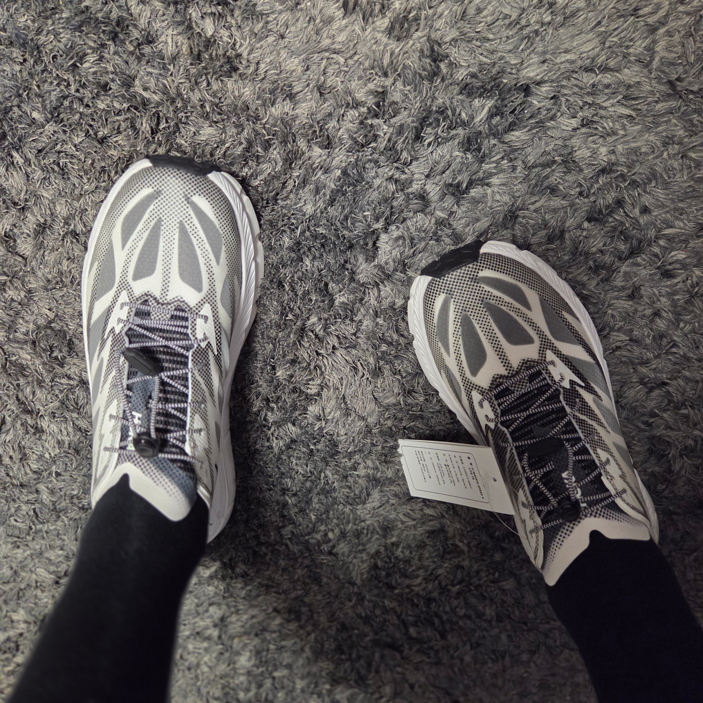 Hoka Mafate Speed 4 Lite White Black 착용 스타일