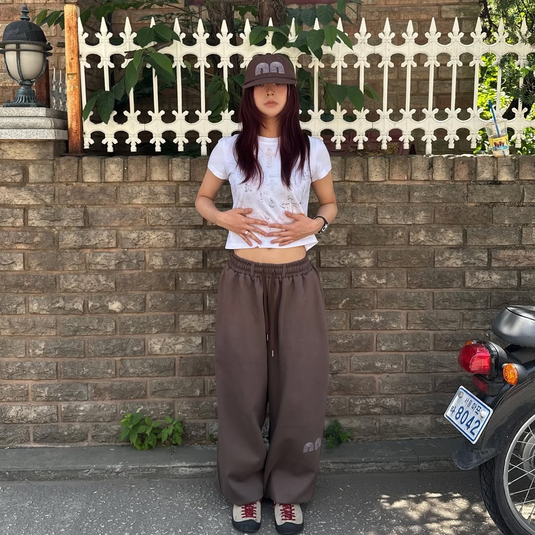 Not New Basic nn Cap Brown, Not New Basic nn Jogger Sweat Pants Brown 착용 스타일 - 2