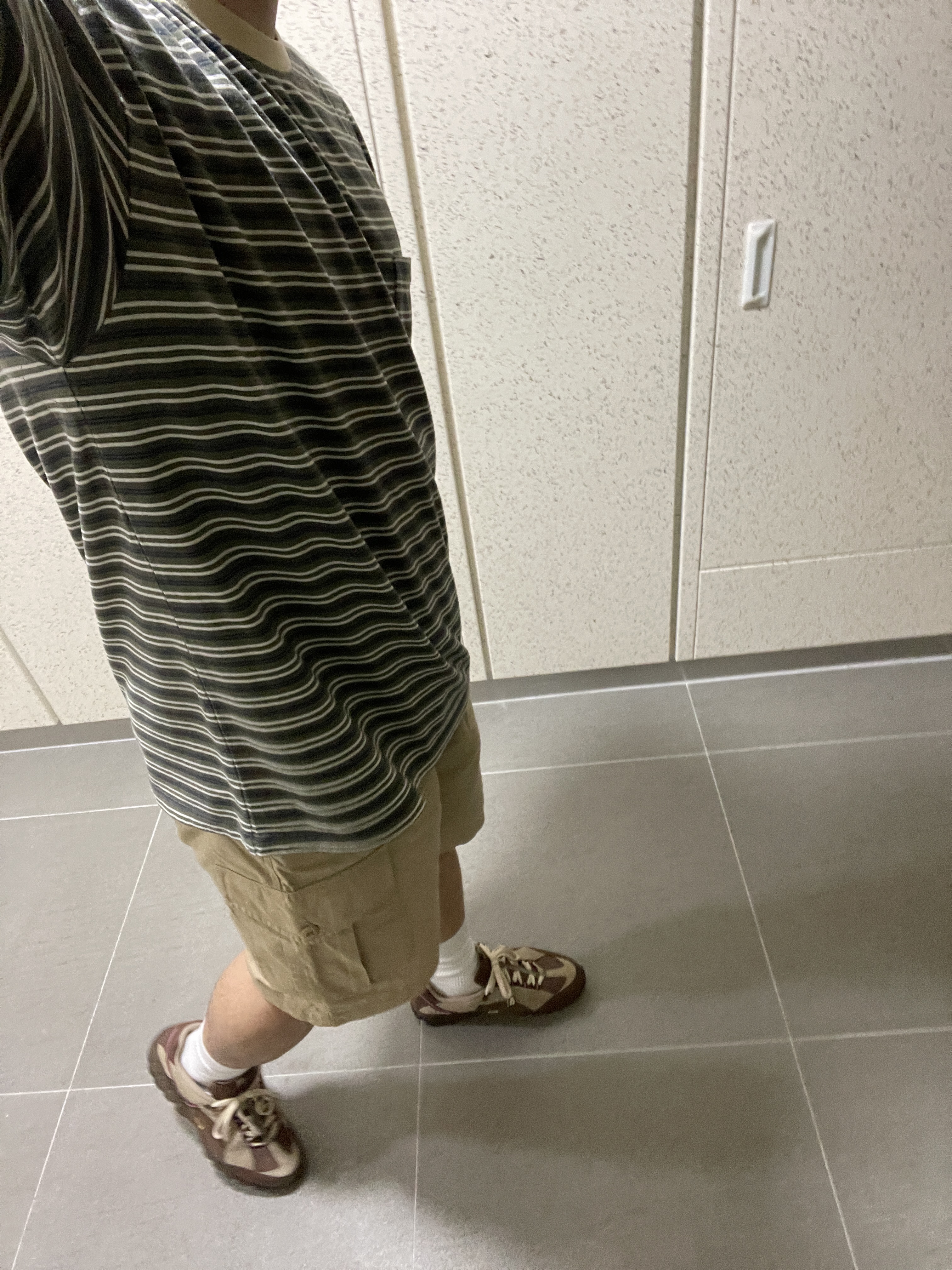 Nike x Jacquemus Air Humara LX Ale Brown and Gold 착용 스타일 - 2