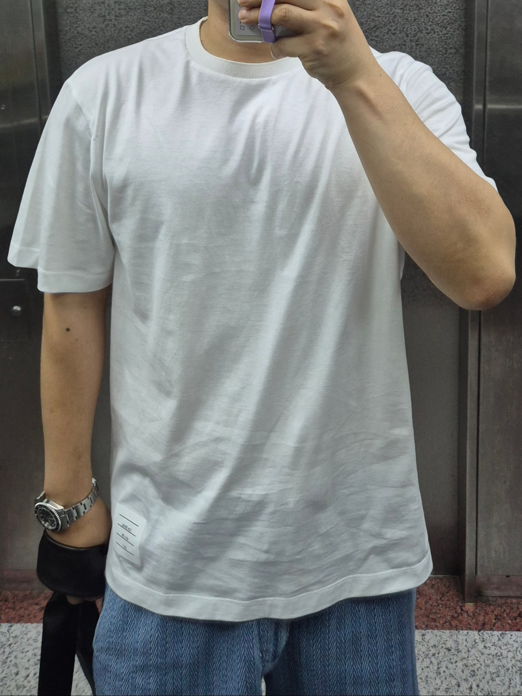 Thom Browne Medium Weight Jersey Side Slit Relaxed Fit T-Shirt White 착용 스타일