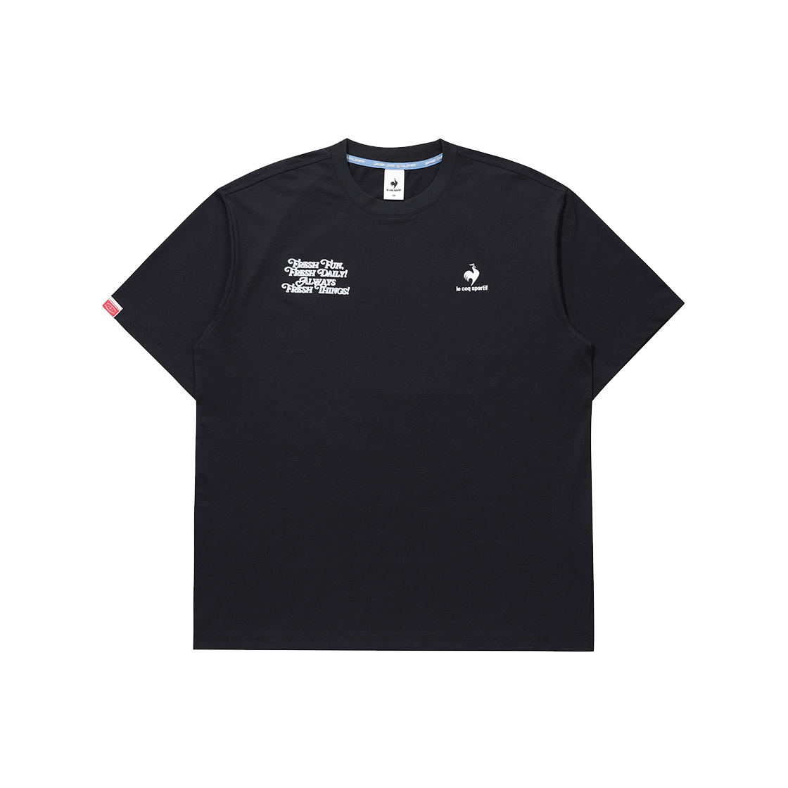 르꼬끄 스포르티브 르꼬끄X그로서리스터프 유니 듀얼플렉스 반팔티 - 블랙(QQ223LRS47)(le coq sportif Grocery Stuff X LCS Dual-Flex Back Graphic Short Sleeve T-Shirt Black)