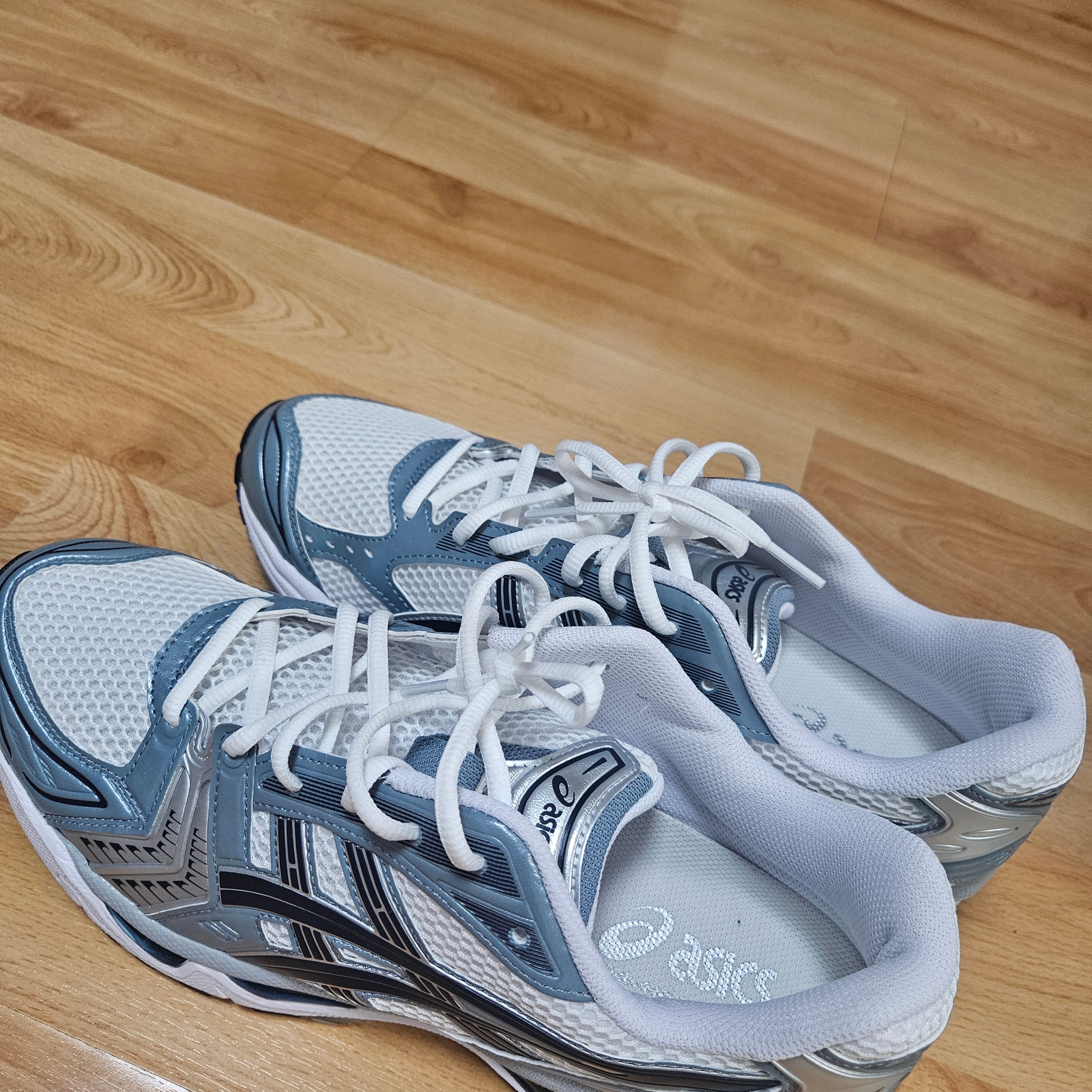 Asics Gel-Kayano 14 White Fjord Grey 착용 스타일