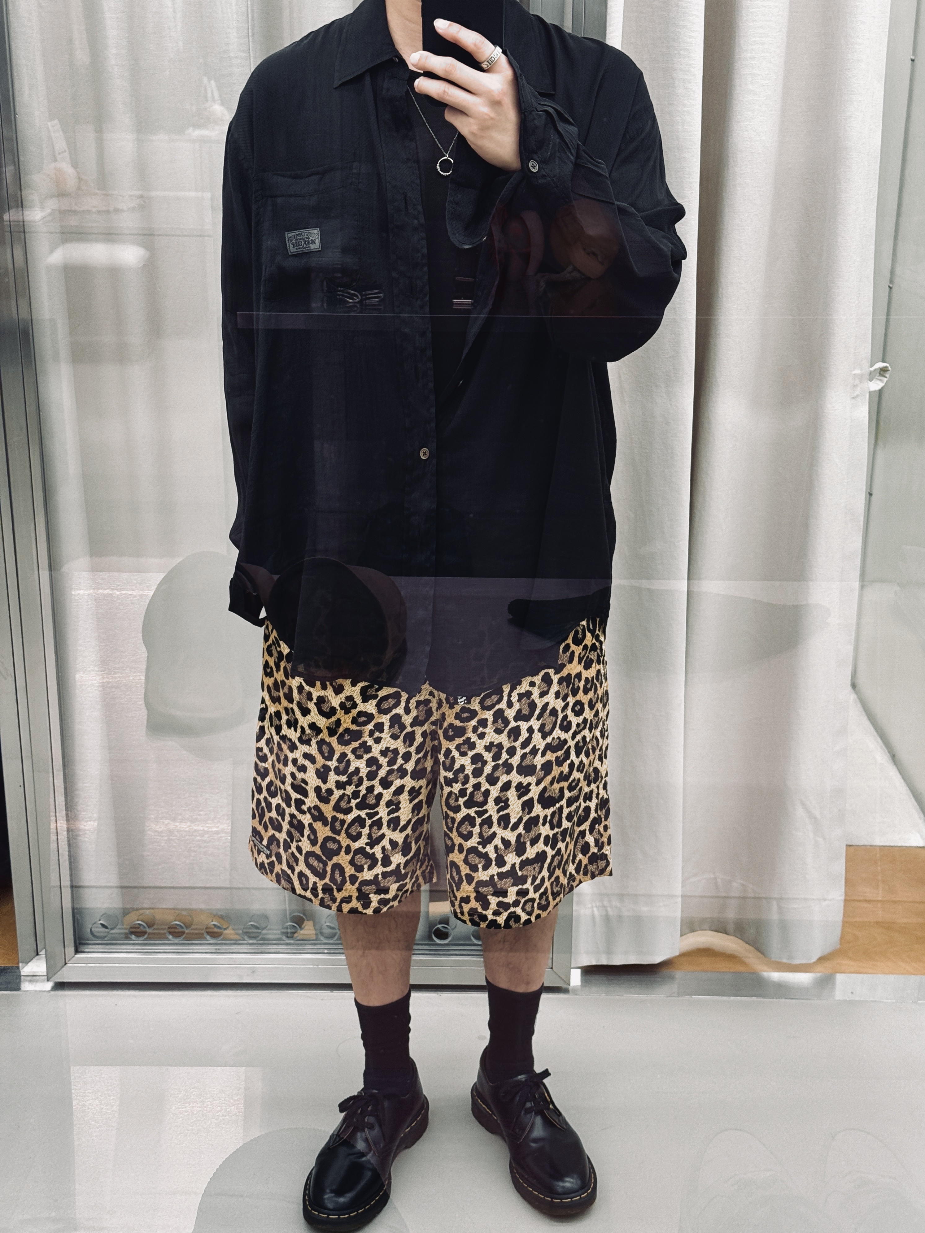 Stussy x Our Legacy Work Shop Shirt Black Cotton Silk, Kapital Combed Burberry Leopard Print Easy Shorts Brown 착용 스타일 - 1
