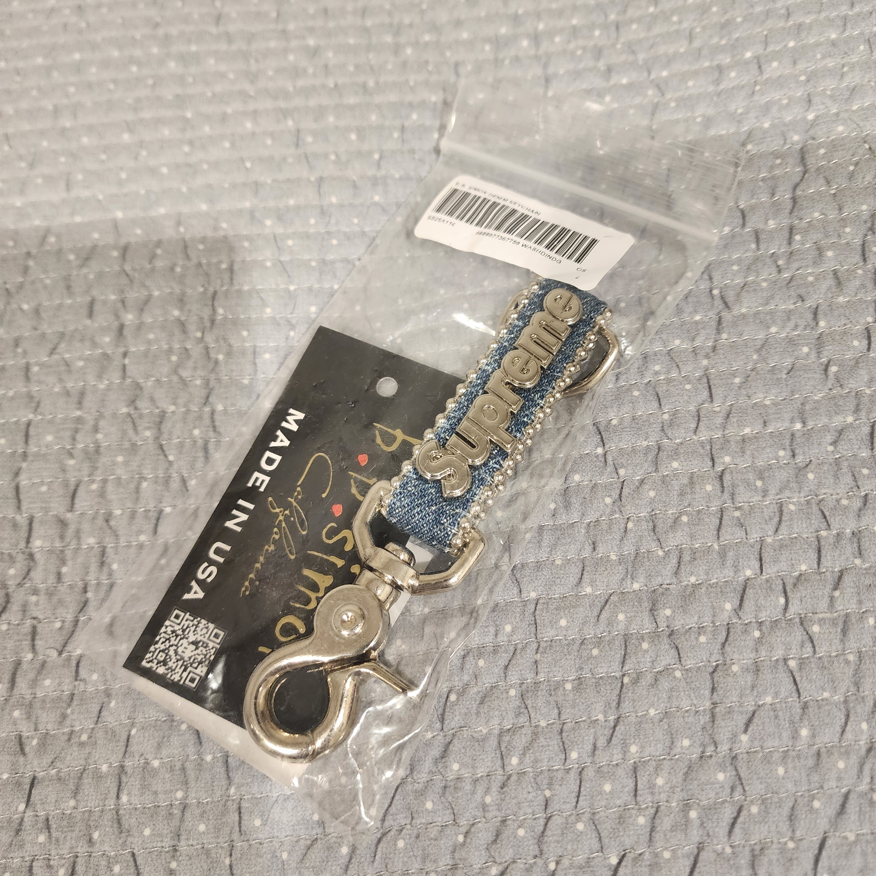 Supreme x B.B. Simon Denim Keychain Washed Indigo - 25SS 착용 스타일