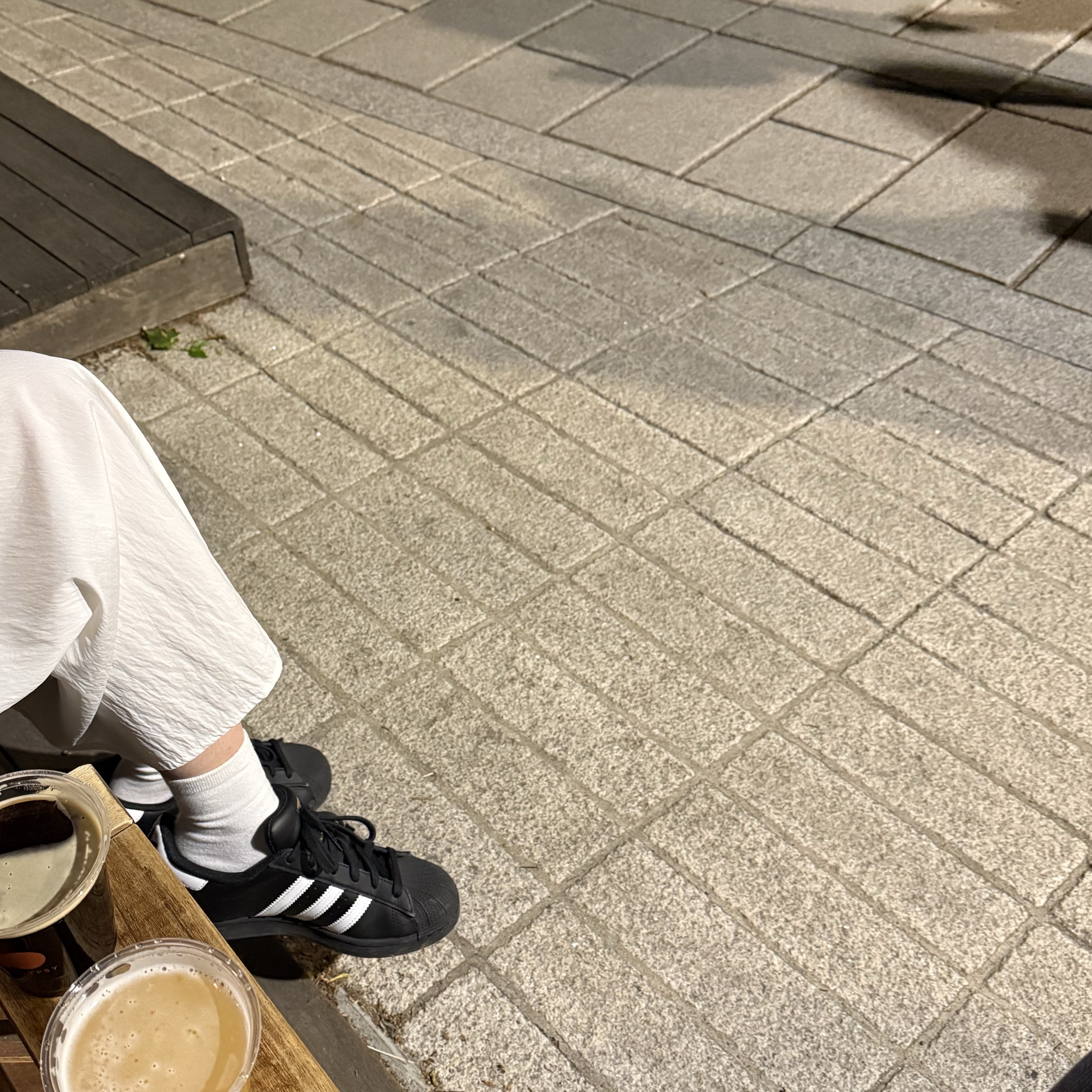 Adidas Superstar Core Black White 착용 스타일