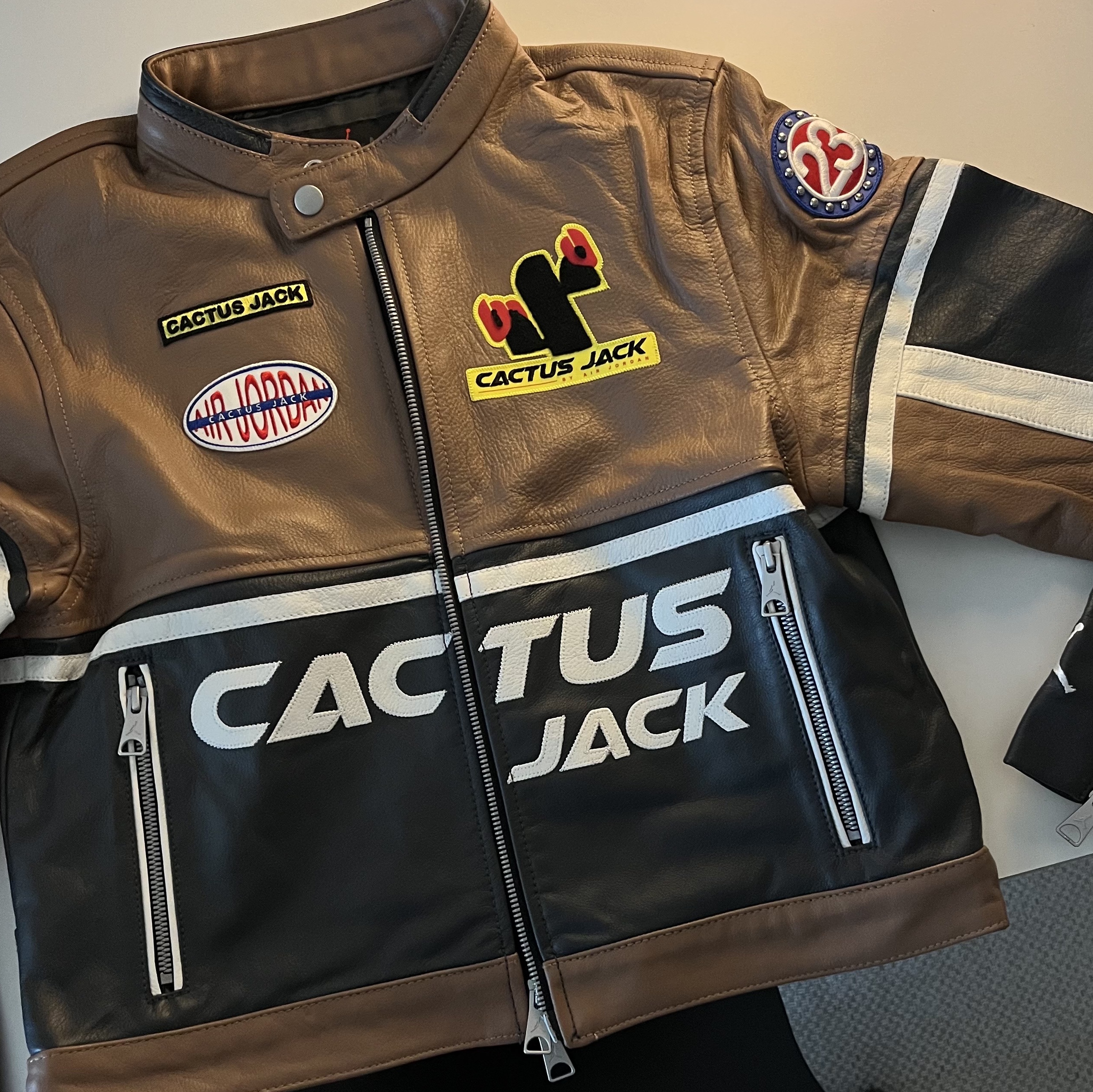 (W) Jordan x Travis Scott Leather Jacket Archaeo Brown - Asia 착용 스타일