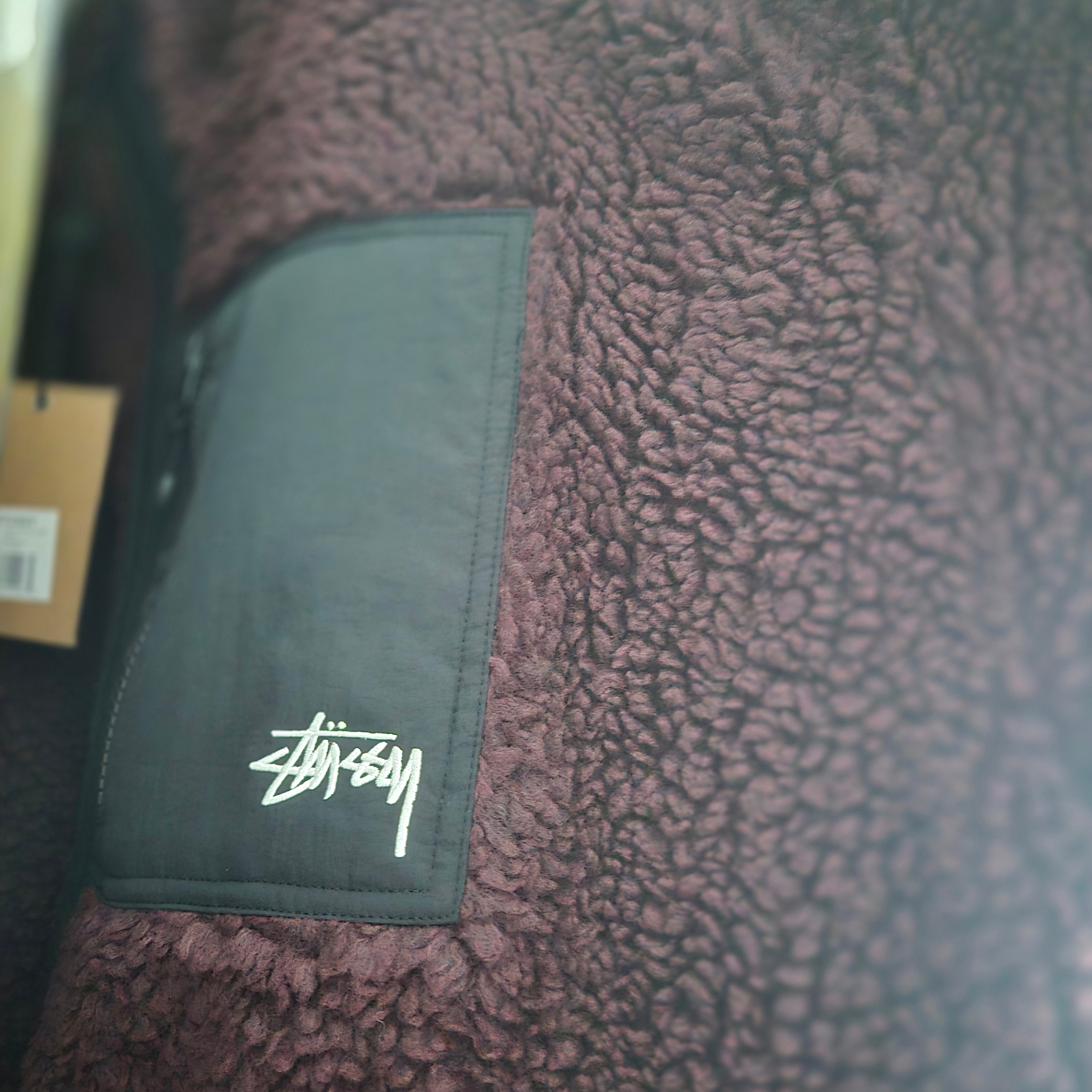 Stussy Sherpa Reversible Jacket Burgundy 착용 스타일