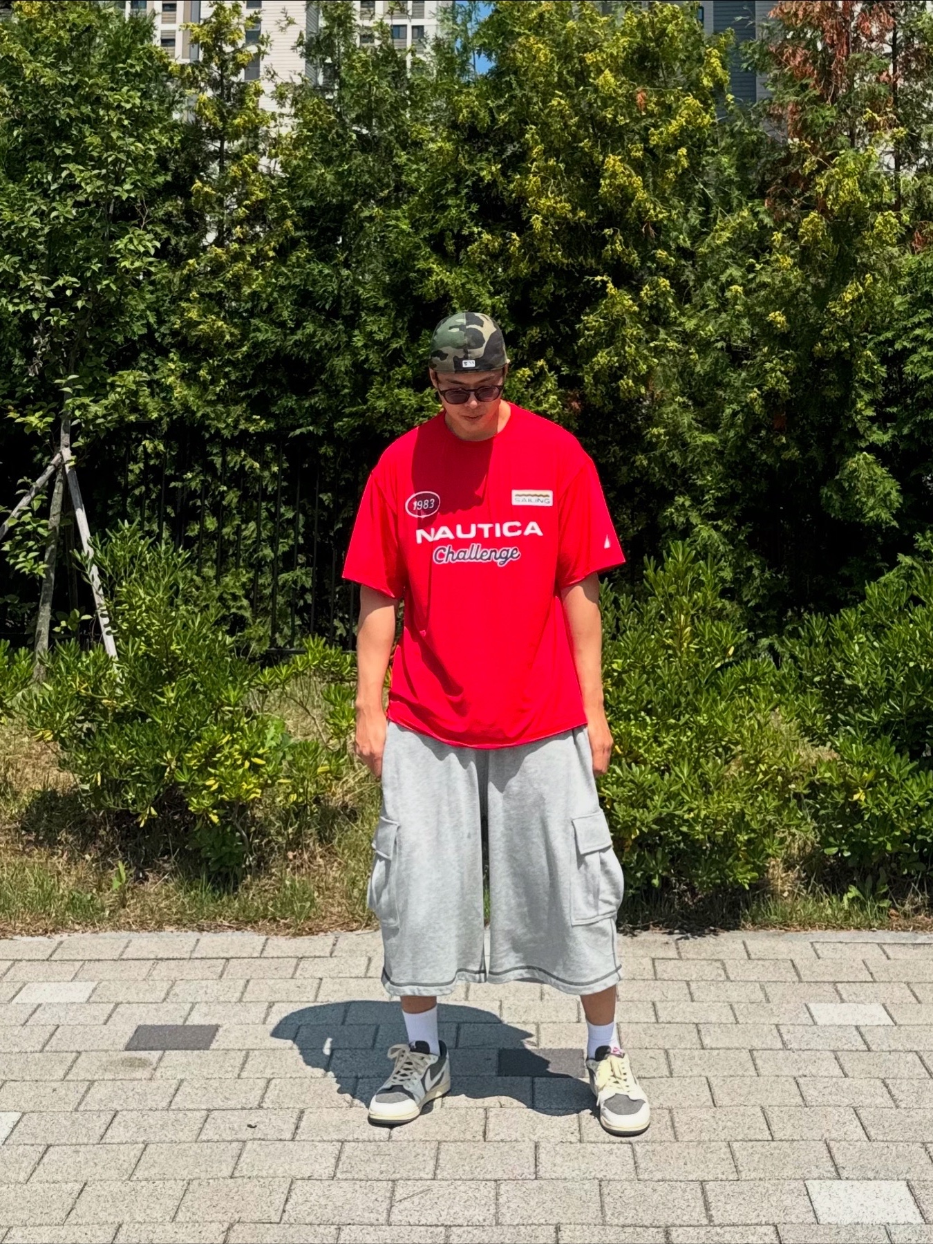 Jordan 1 x Travis Scott Retro Low OG SP Sail and Ridgerock, Supreme x New Era Screw Ball S Logo Woodland Camo - 24FW 착용 스타일 - 2