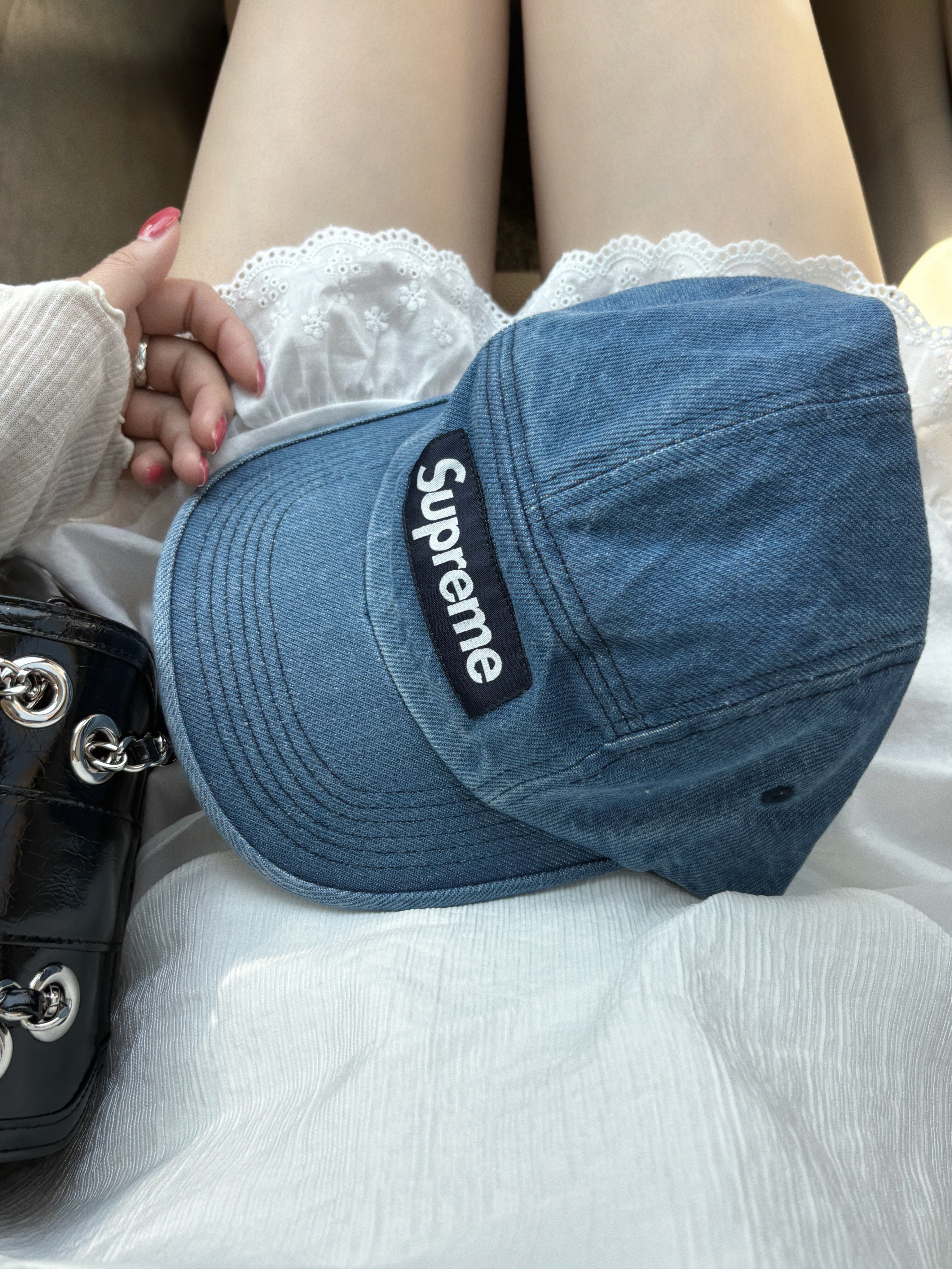 Supreme Washed Chino Twill Camp Cap Denim - 24FW, New Balance 740v2 Black Silver Metallic 착용 스타일 - 1
