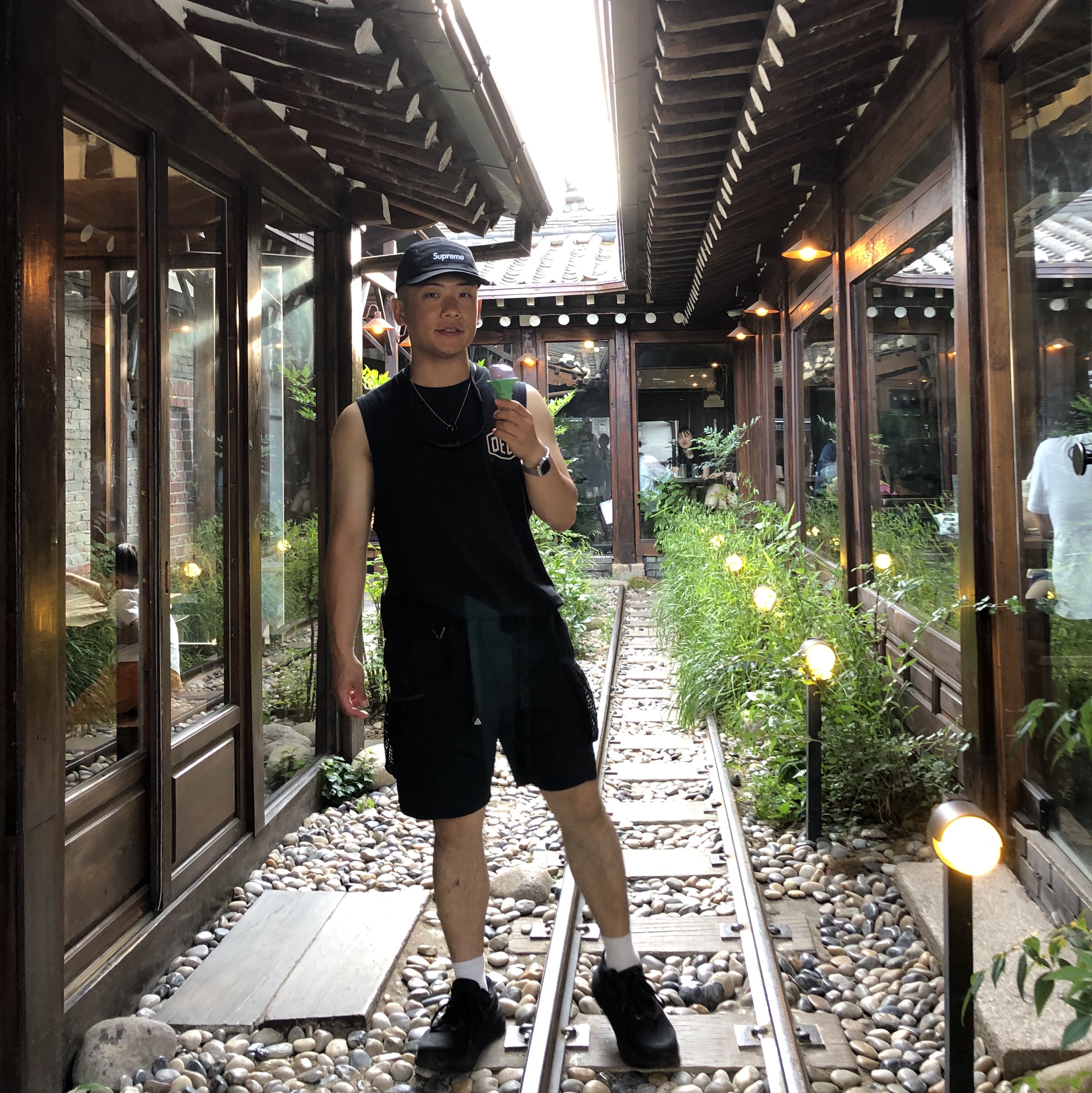 Casio A-168WEM-1, Nike ACG Snowgrass Cargo Shorts Black - Asia 착용 스타일 - 1