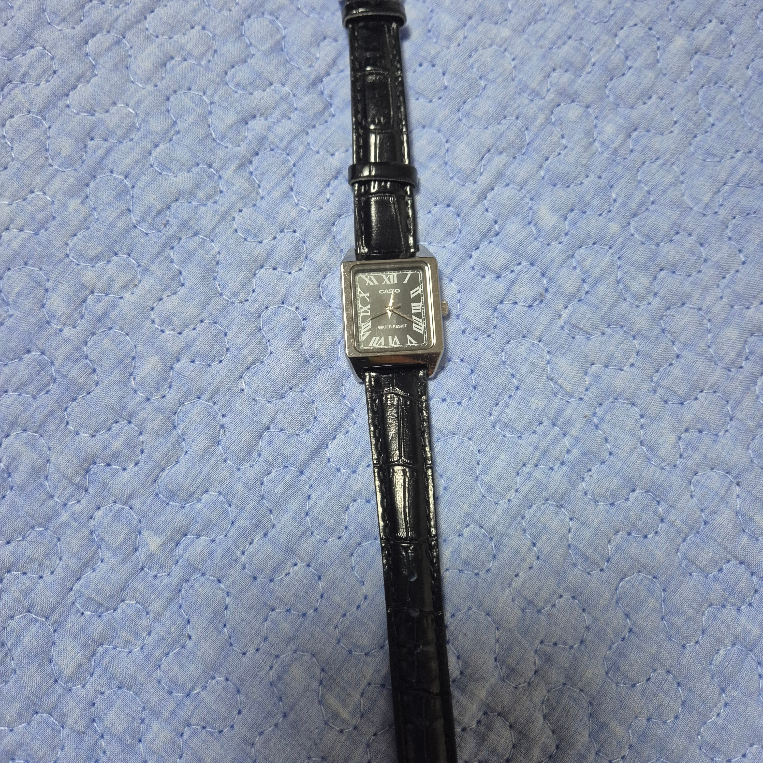 Casio LTP-V007L-1B 착용 스타일