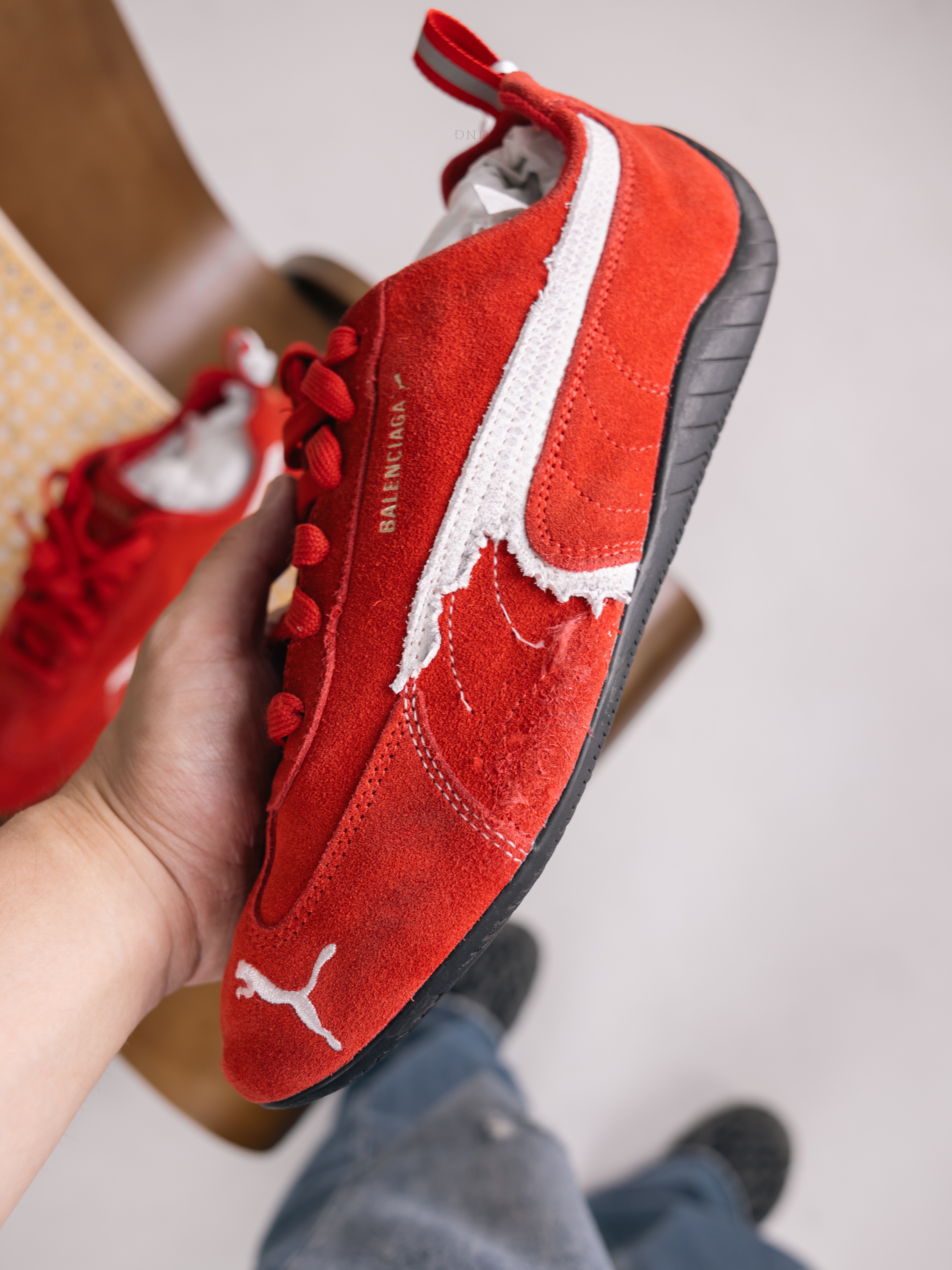 Balenciaga x Puma Speedcat Suede Red White 착용 스타일 - 3