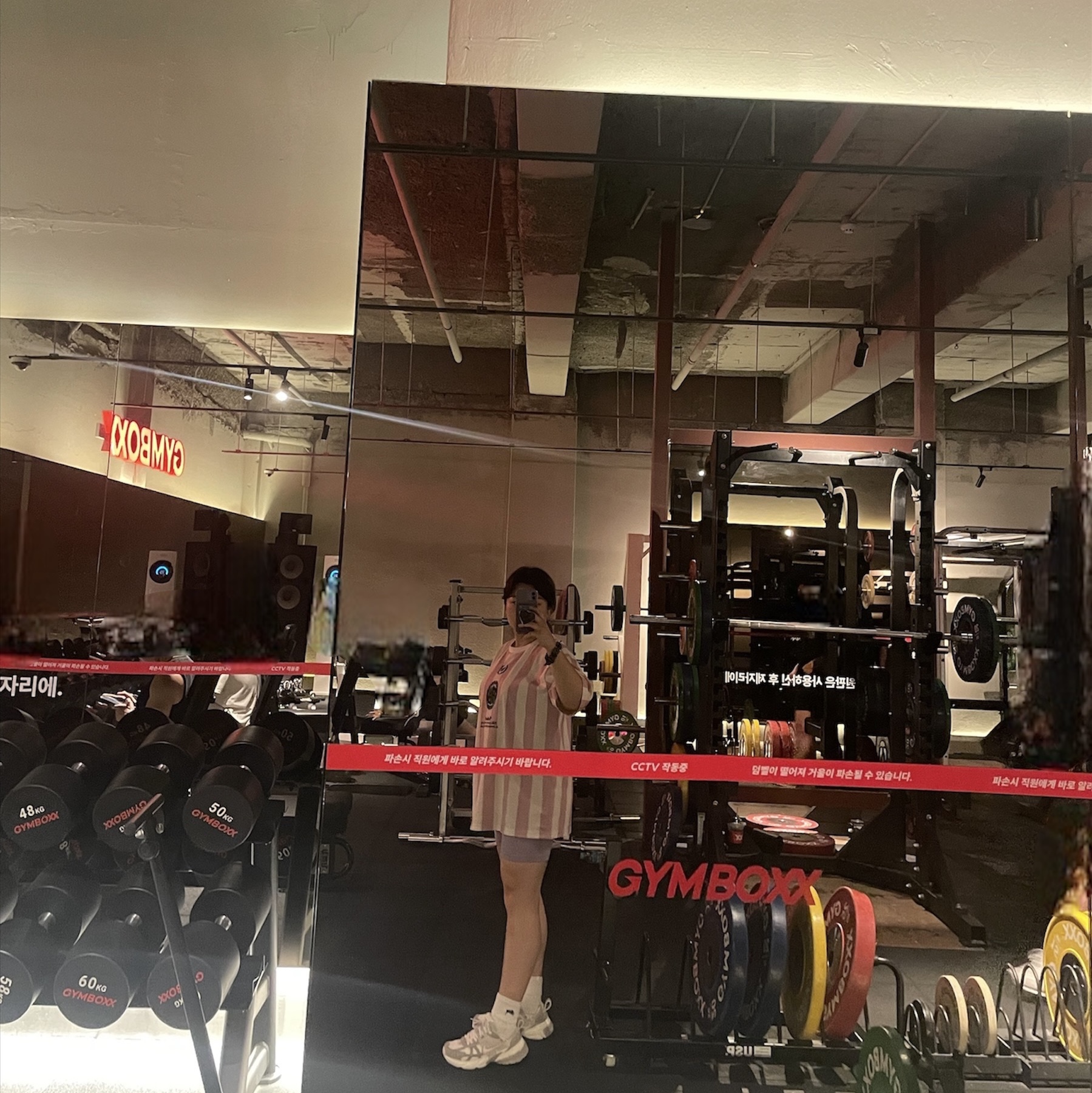 (W) Nike V2K Run Sail Pink Foam 착용 스타일