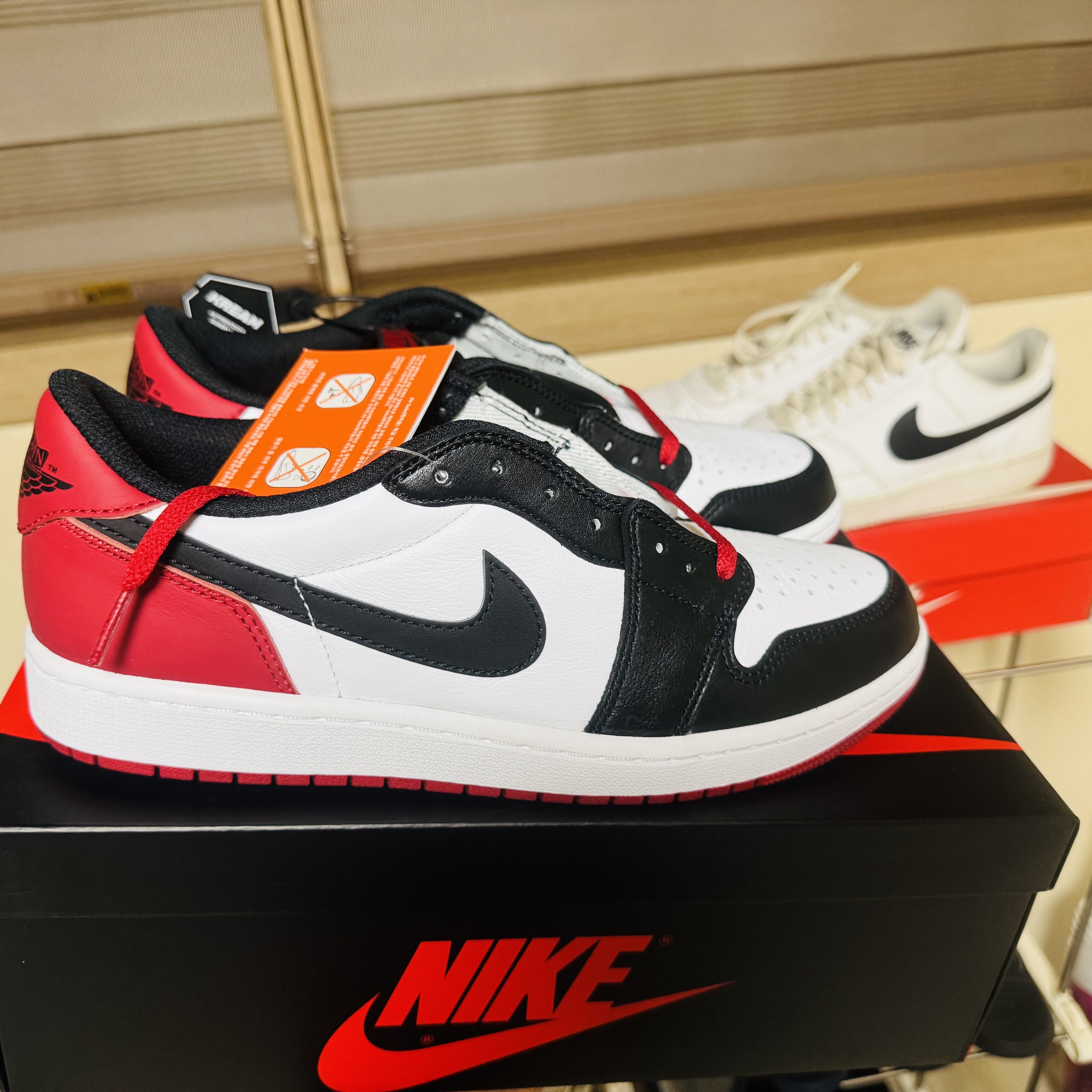 Jordan 1 Retro Low OG Black Toe 착용 스타일 - 3