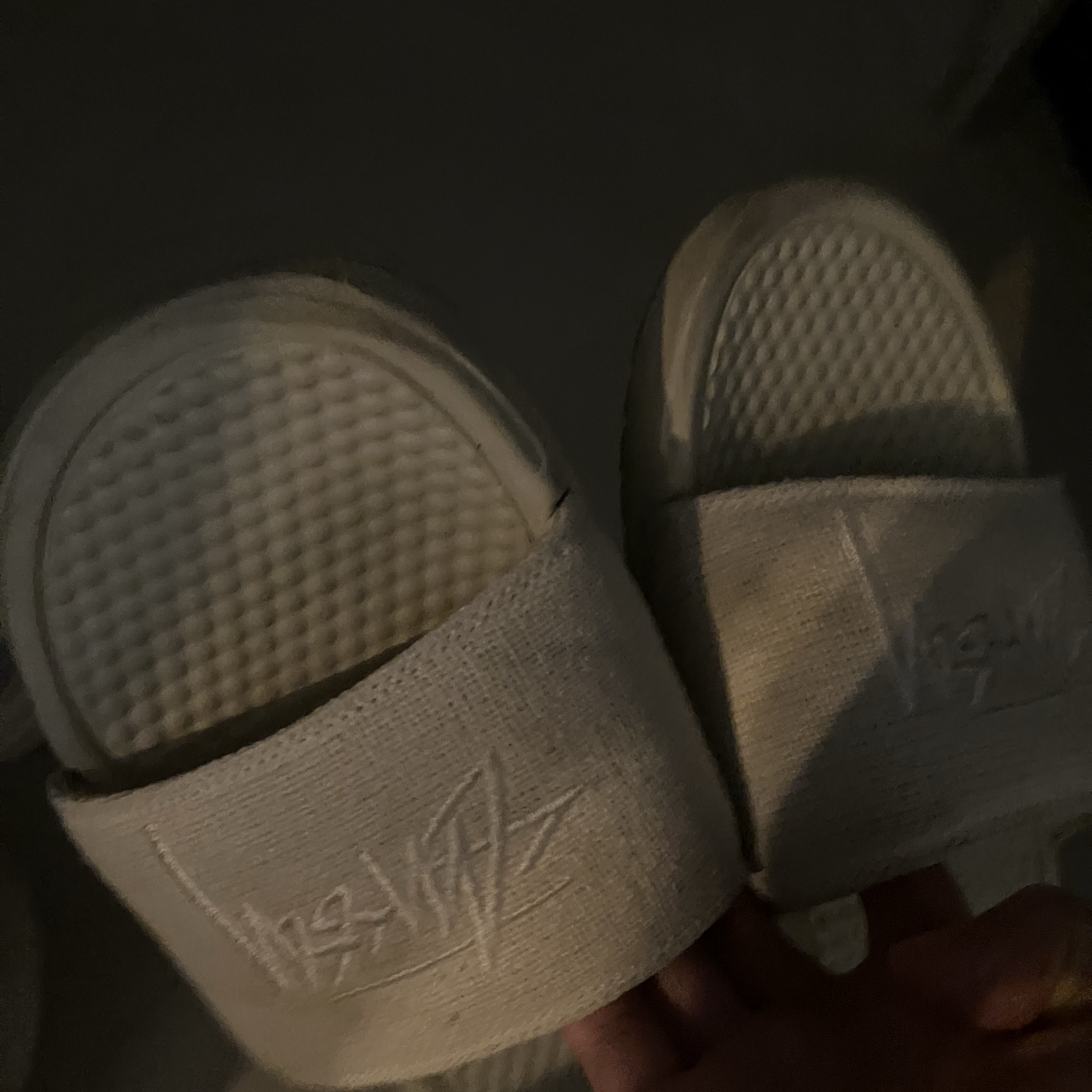 Nike x Stussy Benassi Hemp Slide Fossil Stone 착용 스타일